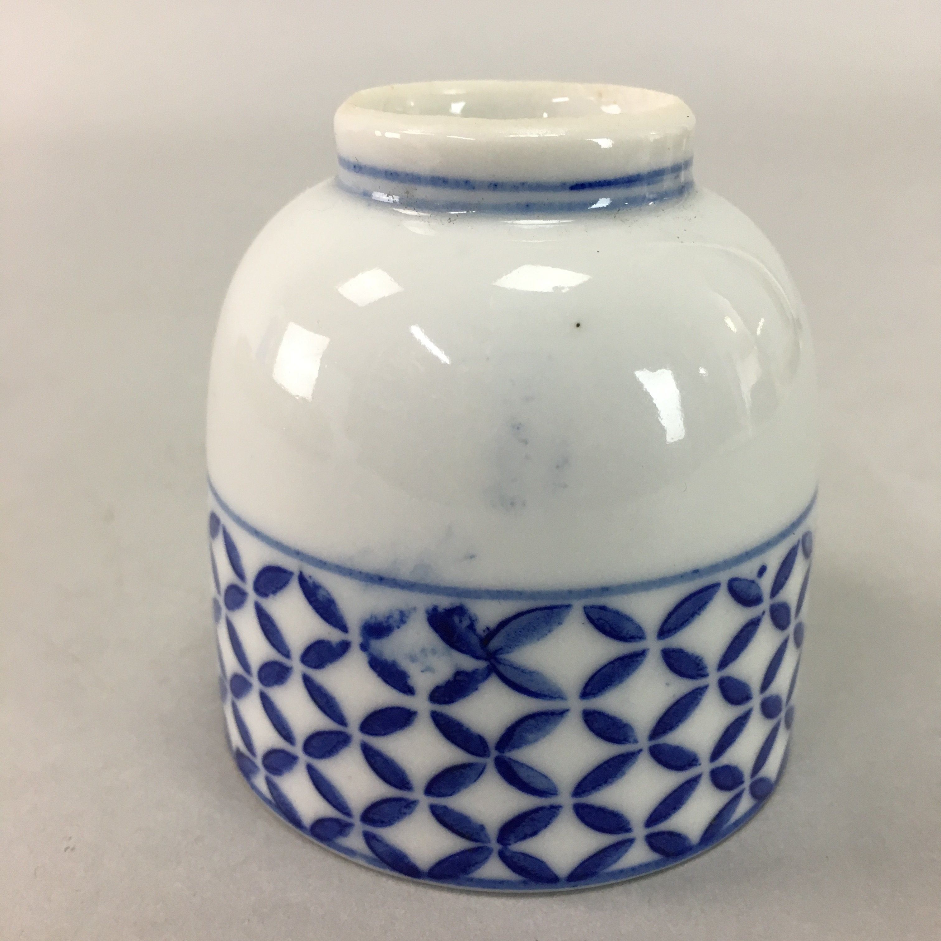 Japanese Porcelain Teacup Vtg Yunomi Sometsuke Blue White Shippo Sencha TC1