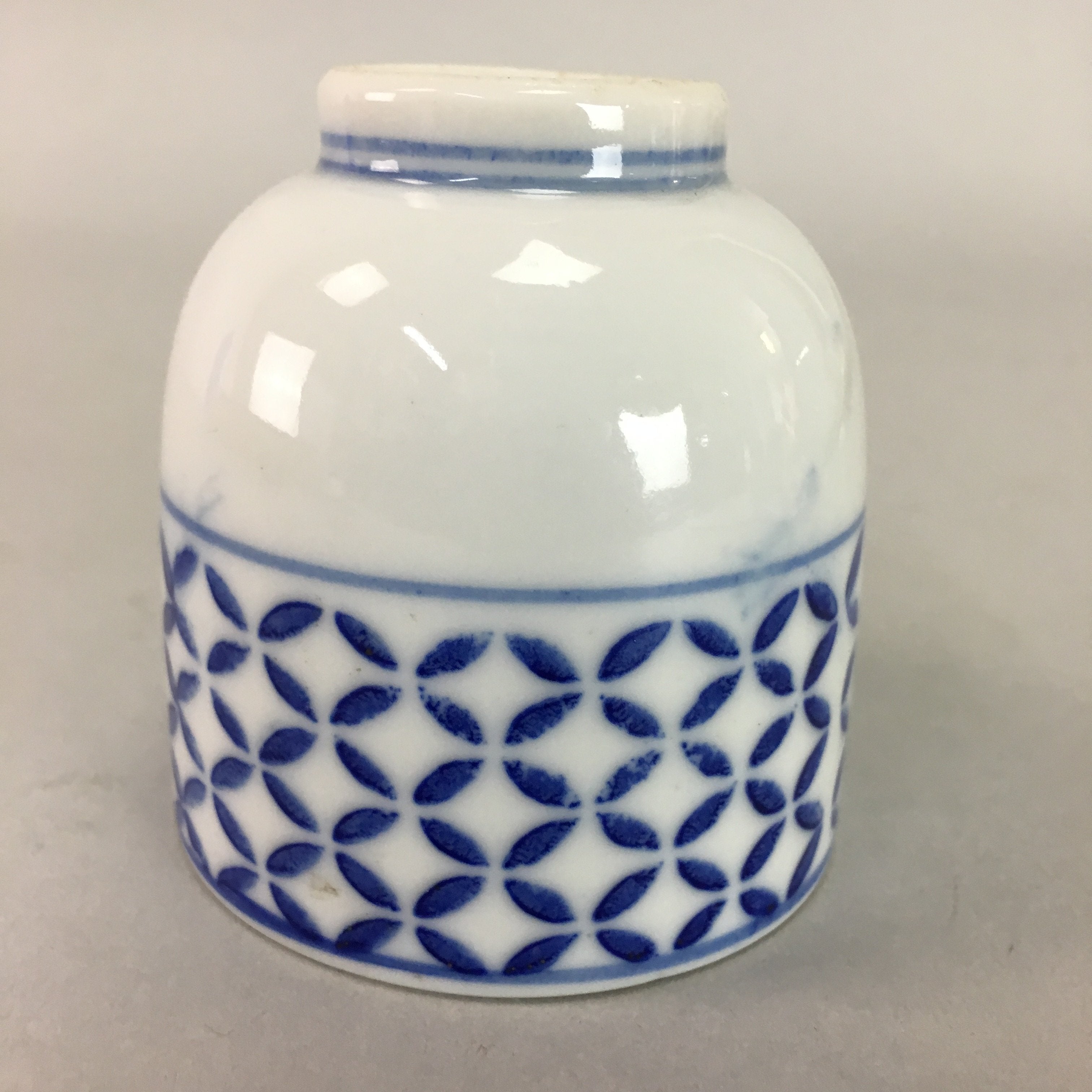 Japanese Porcelain Teacup Vtg Yunomi Sometsuke Blue White Shippo Sencha TC12