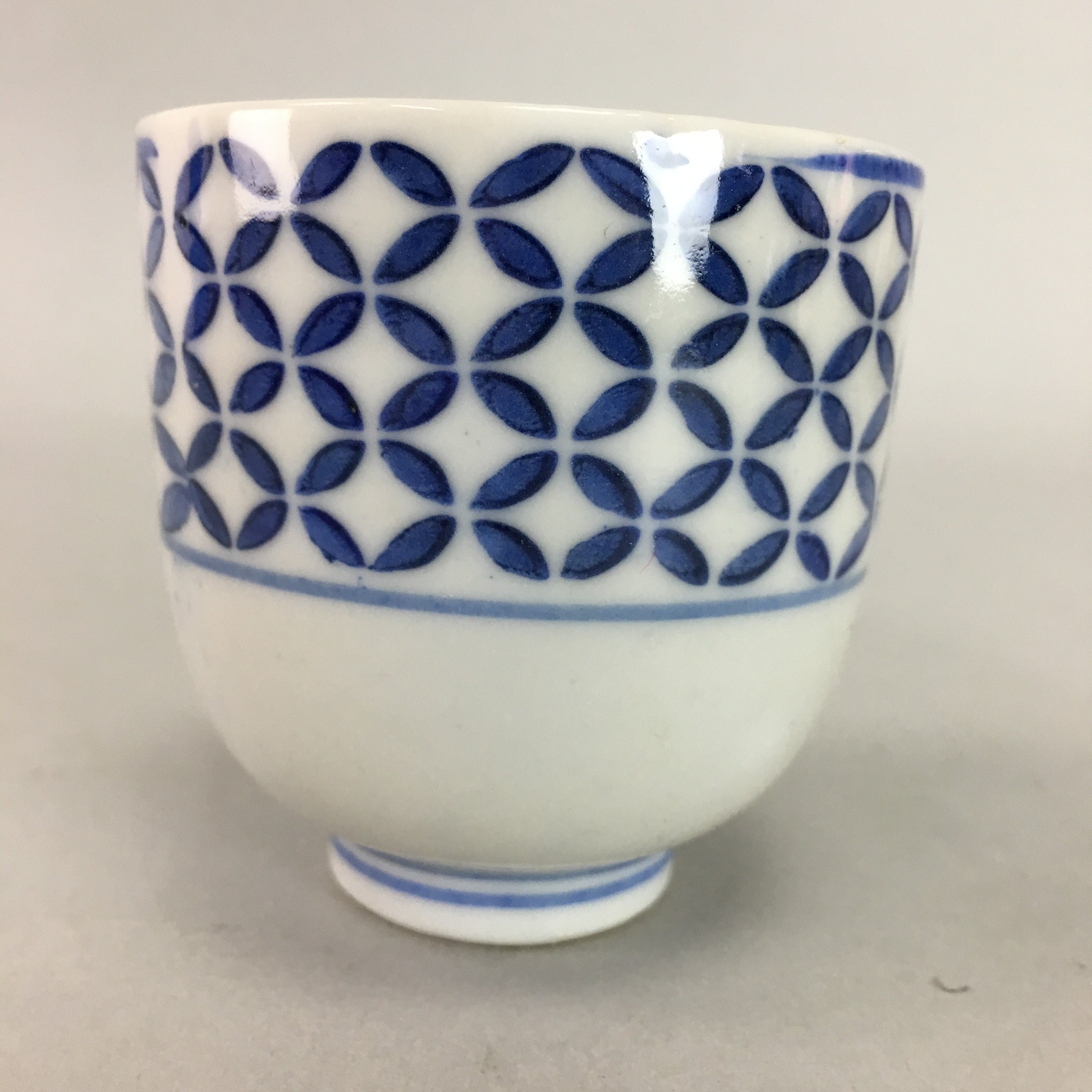 Japanese Porcelain Teacup Vtg Yunomi Sometsuke Blue White Shippo Sencha TC13