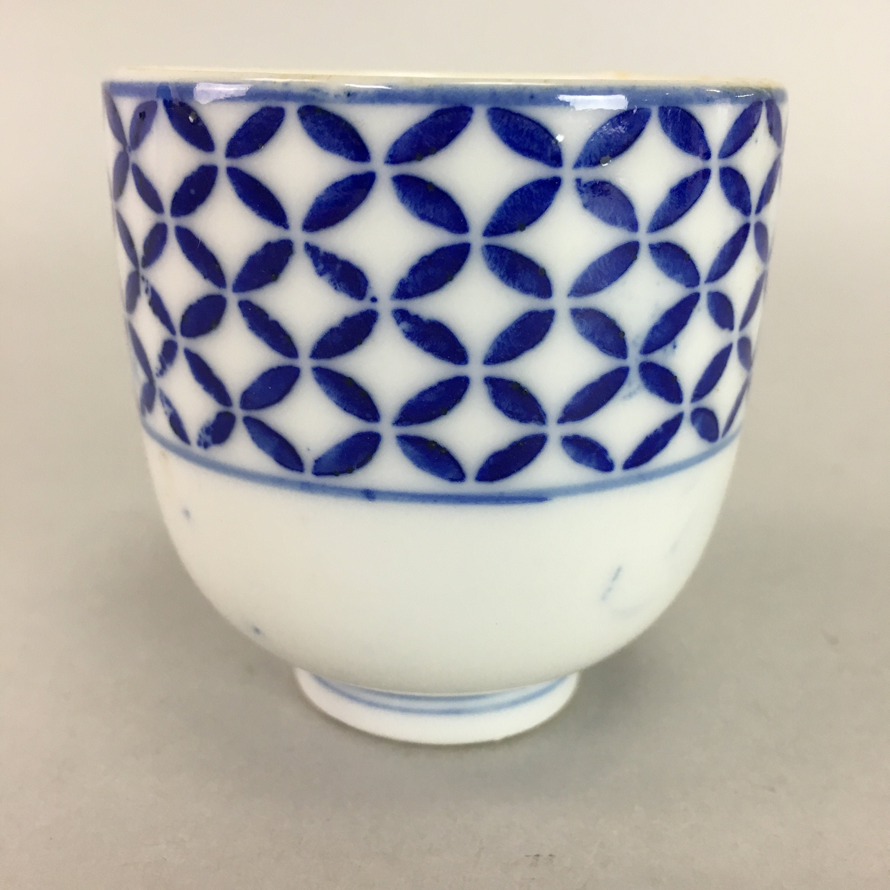 Japanese Porcelain Teacup Vtg Yunomi Sometsuke Blue White Shippo Sencha TC15