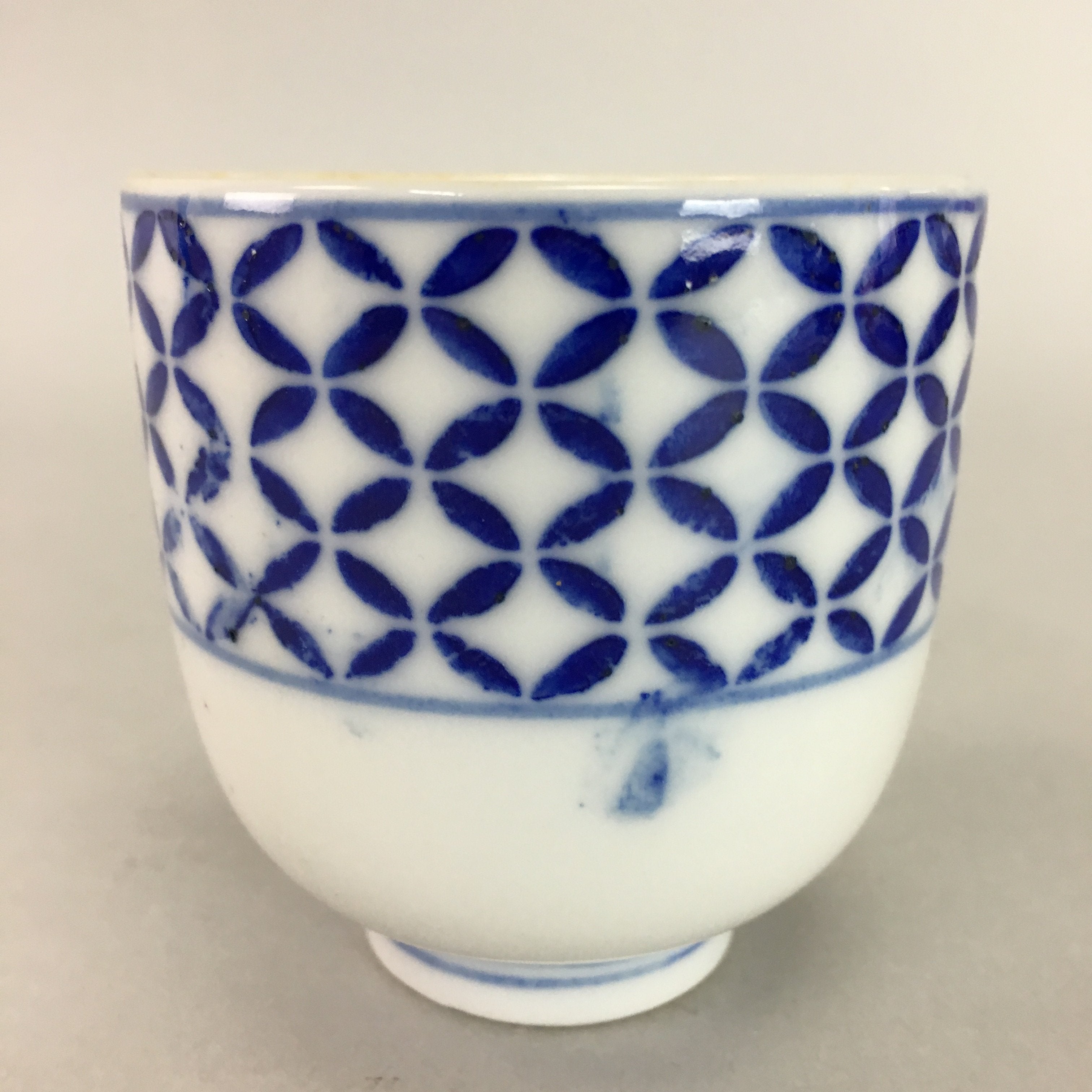 Japanese Porcelain Teacup Vtg Yunomi Sometsuke Blue White Shippo Sencha TC15