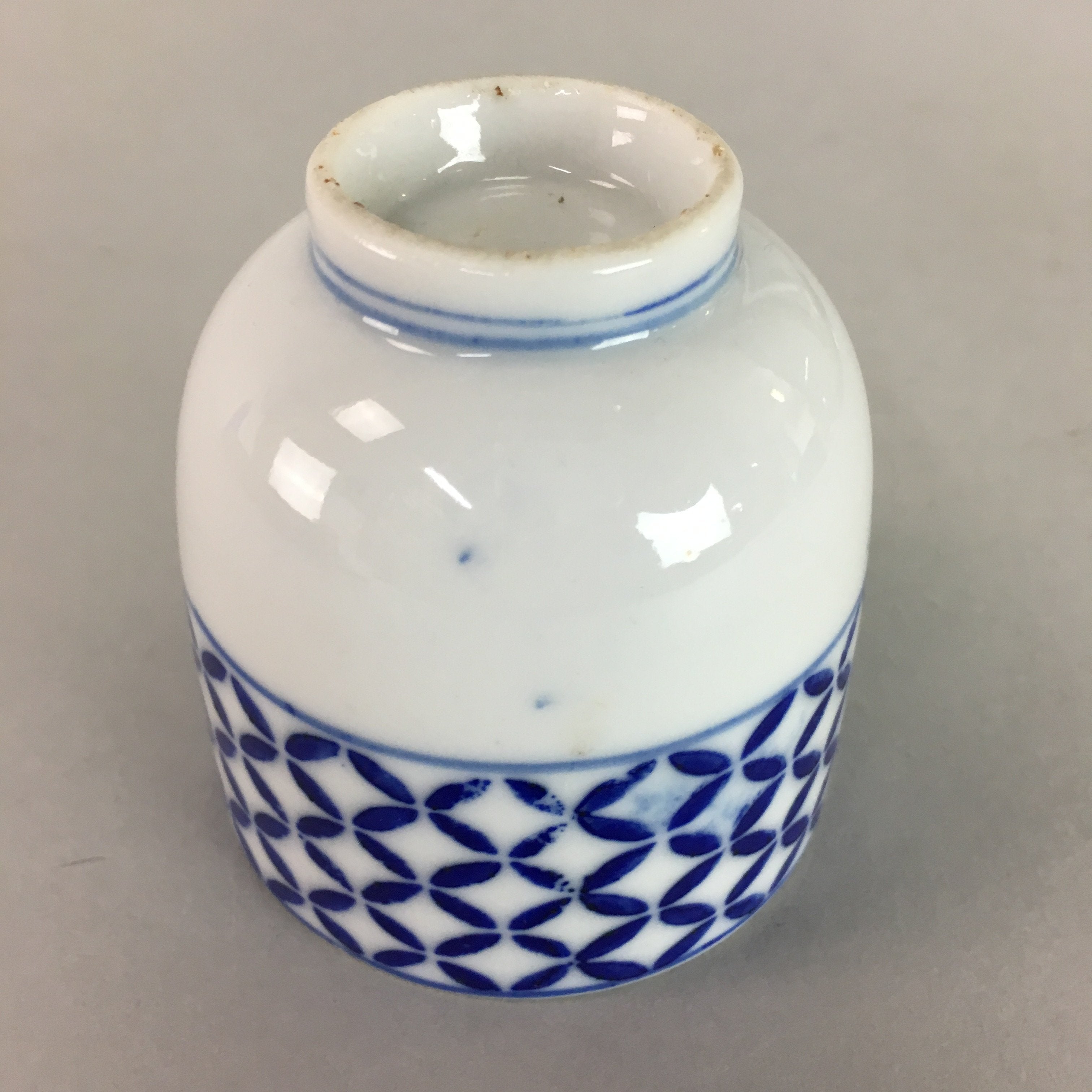 Japanese Porcelain Teacup Vtg Yunomi Sometsuke Blue White Shippo Sencha TC15