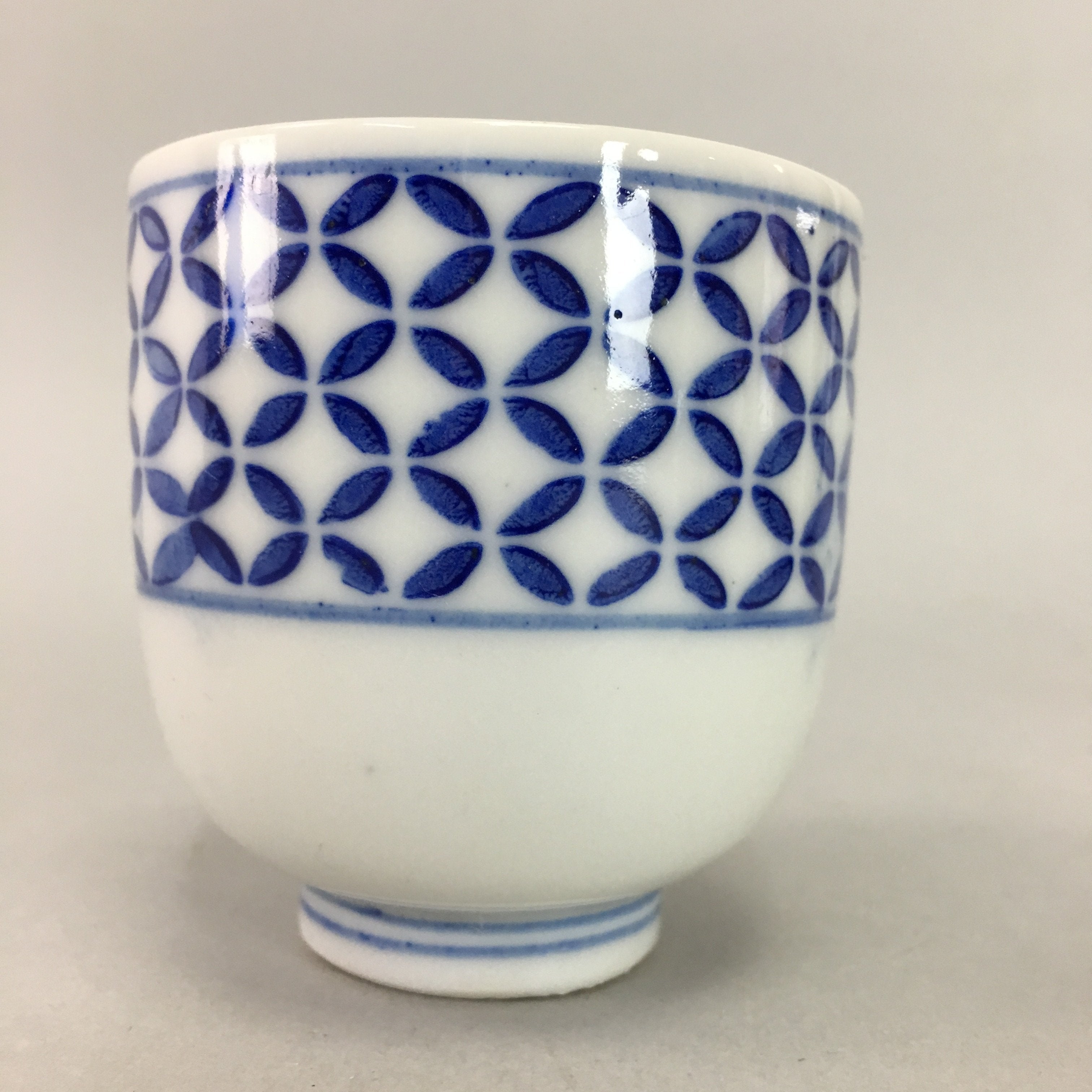 Japanese Porcelain Teacup Vtg Yunomi Sometsuke Blue White Shippo Sencha TC6