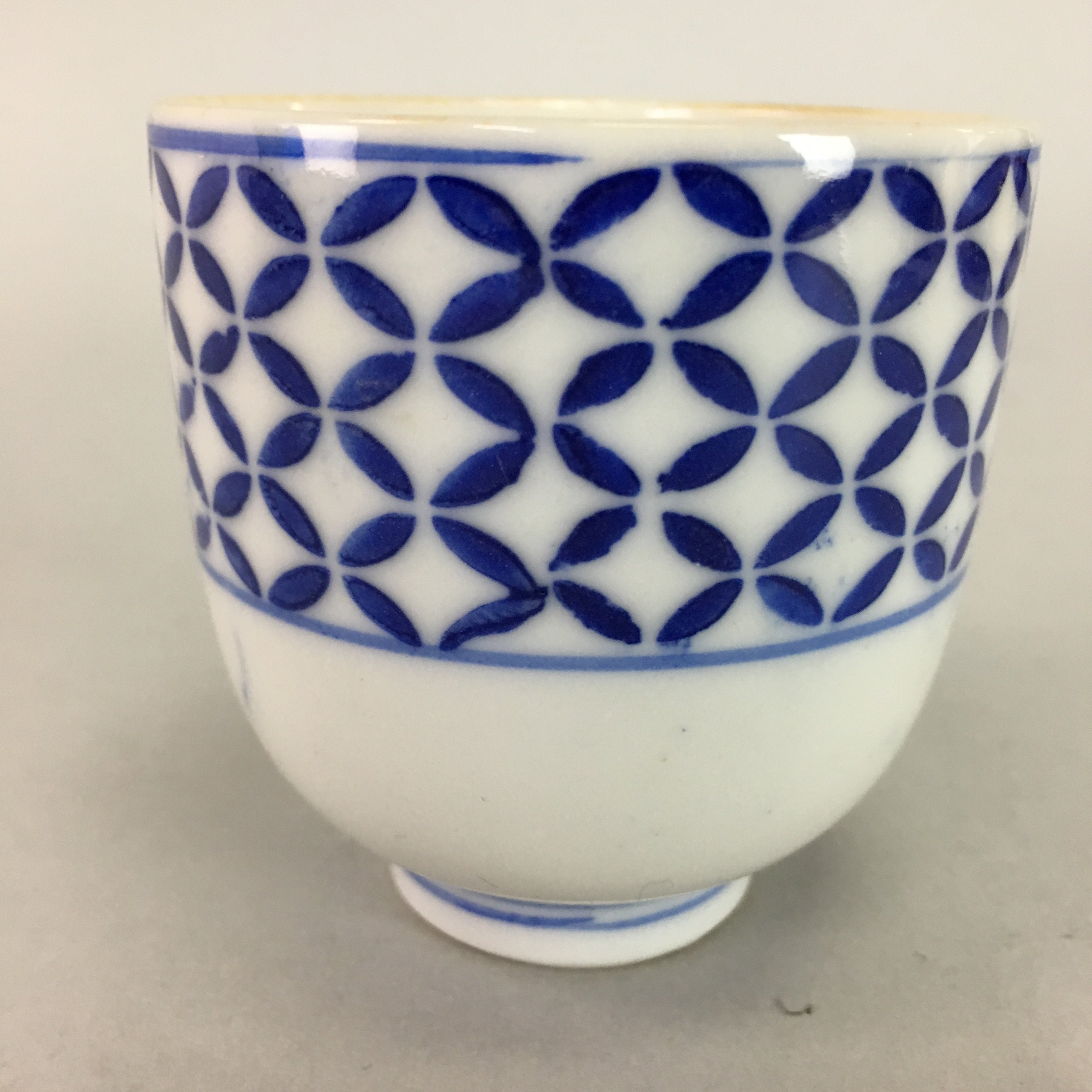 Japanese Porcelain Teacup Vtg Yunomi Sometsuke Blue White Shippo Sencha TC7