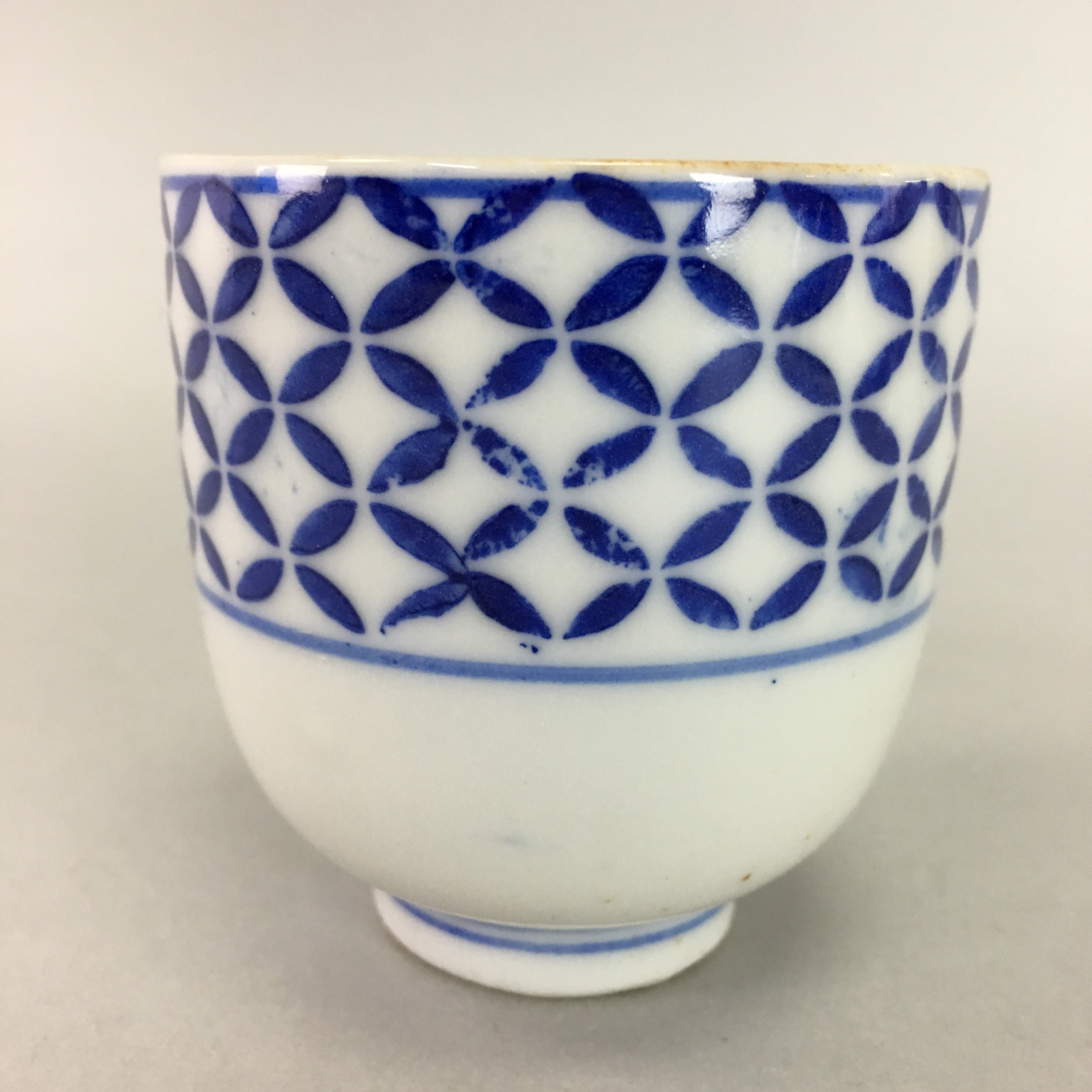 Japanese Porcelain Teacup Vtg Yunomi Sometsuke Blue White Shippo Sencha TC7