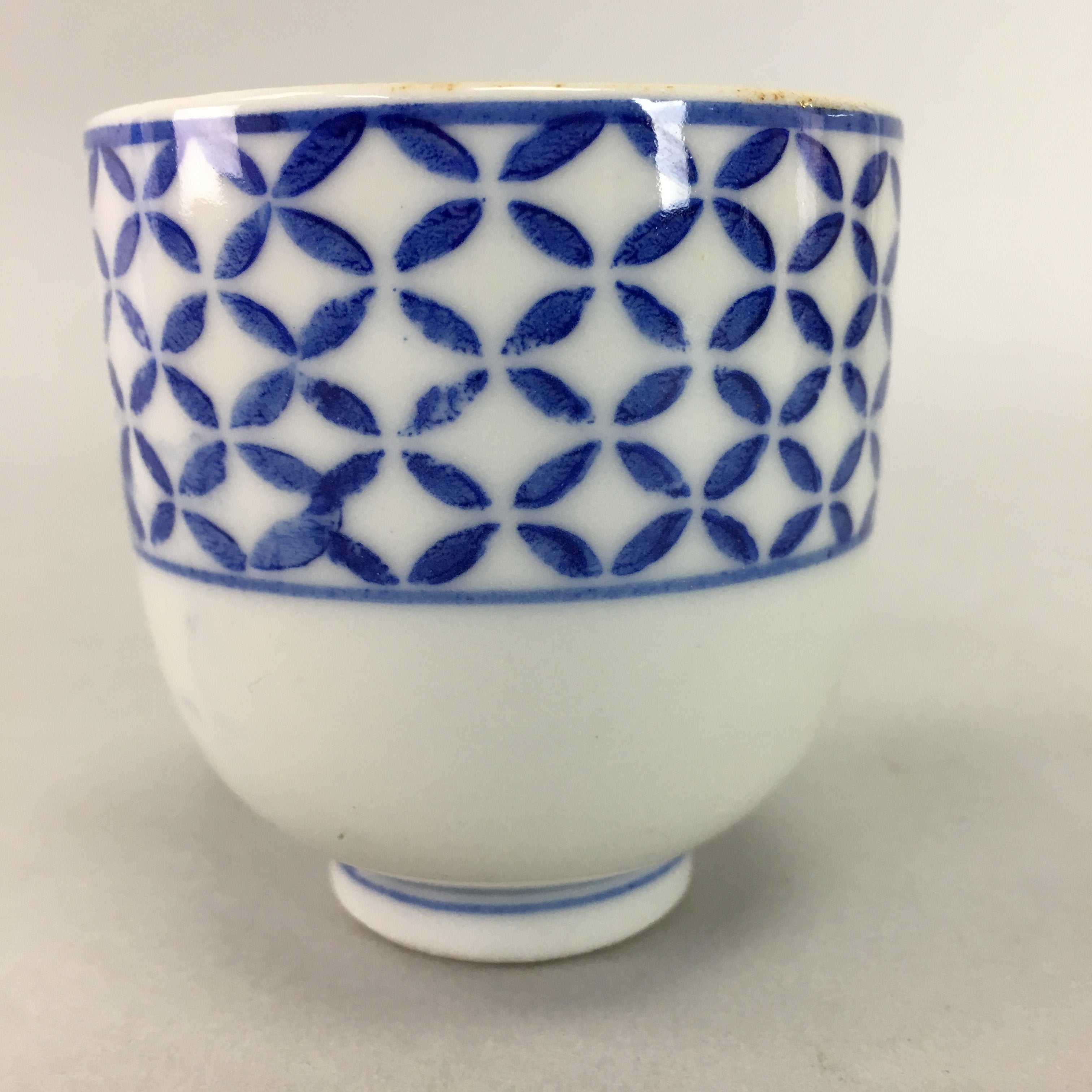 Japanese Porcelain Teacup Vtg Yunomi Sometsuke Blue White Shippo Sencha TC8