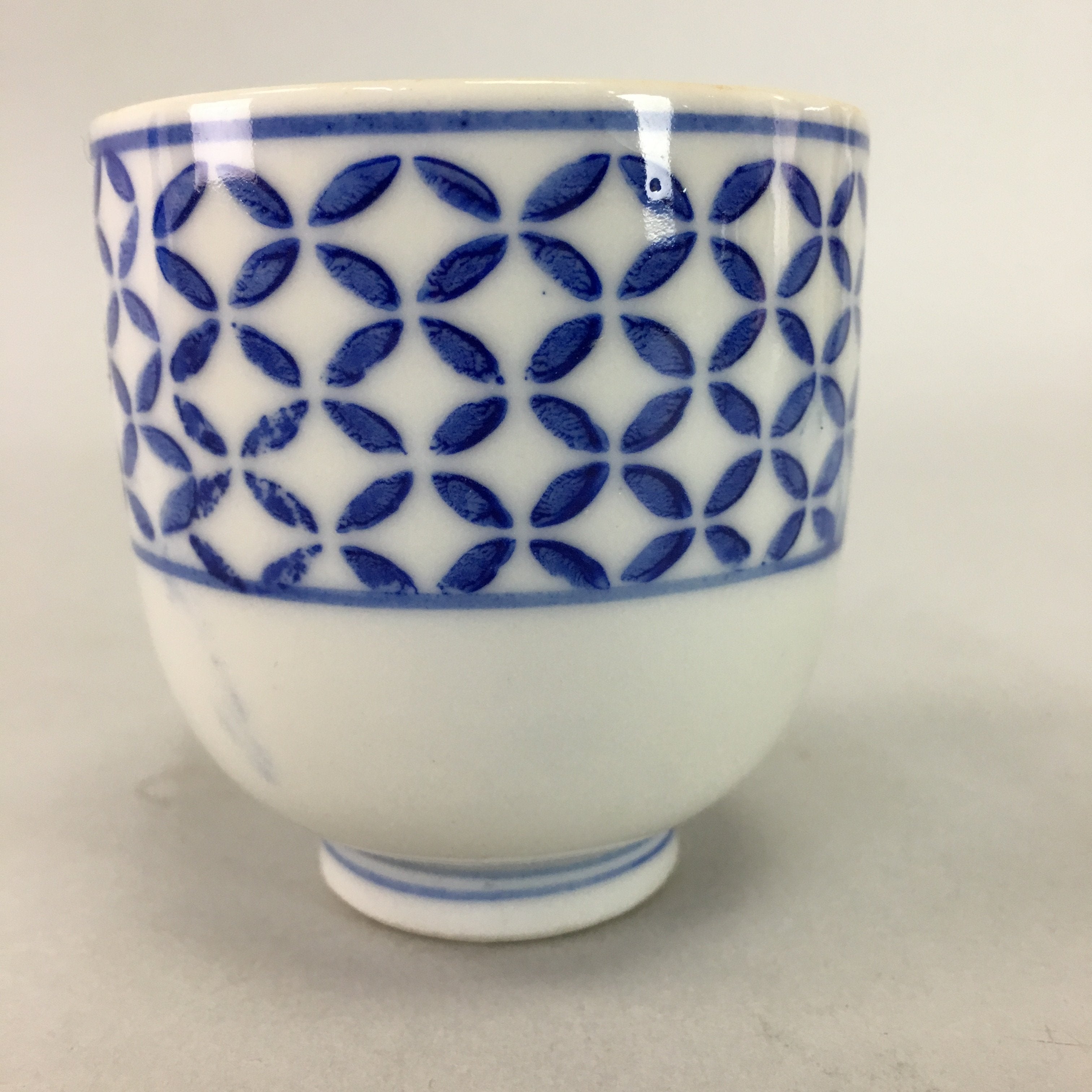 Japanese Porcelain Teacup Vtg Yunomi Sometsuke Blue White Shippo Sencha TC9