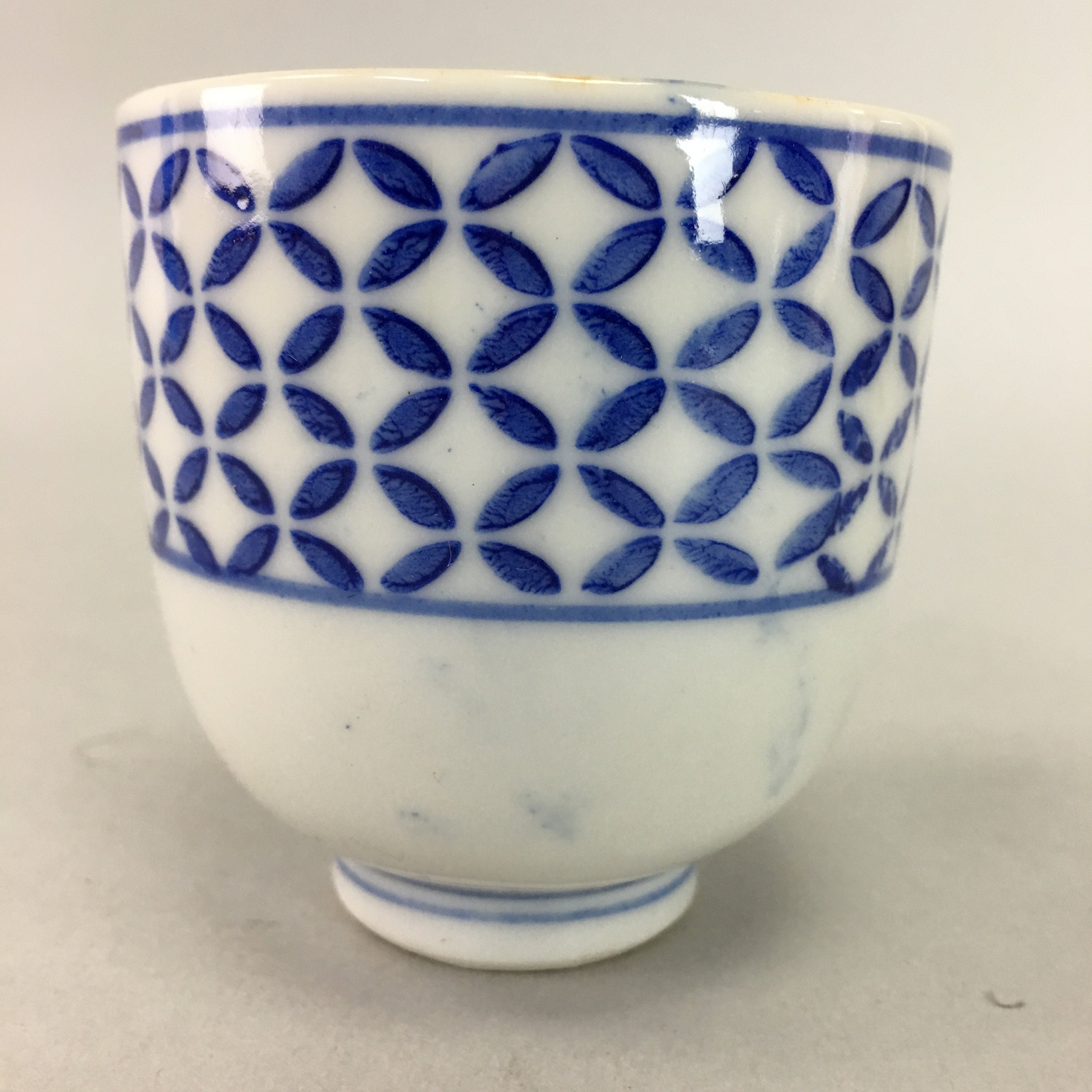 Japanese Porcelain Teacup Vtg Yunomi Sometsuke Blue White Shippo Sencha TC9
