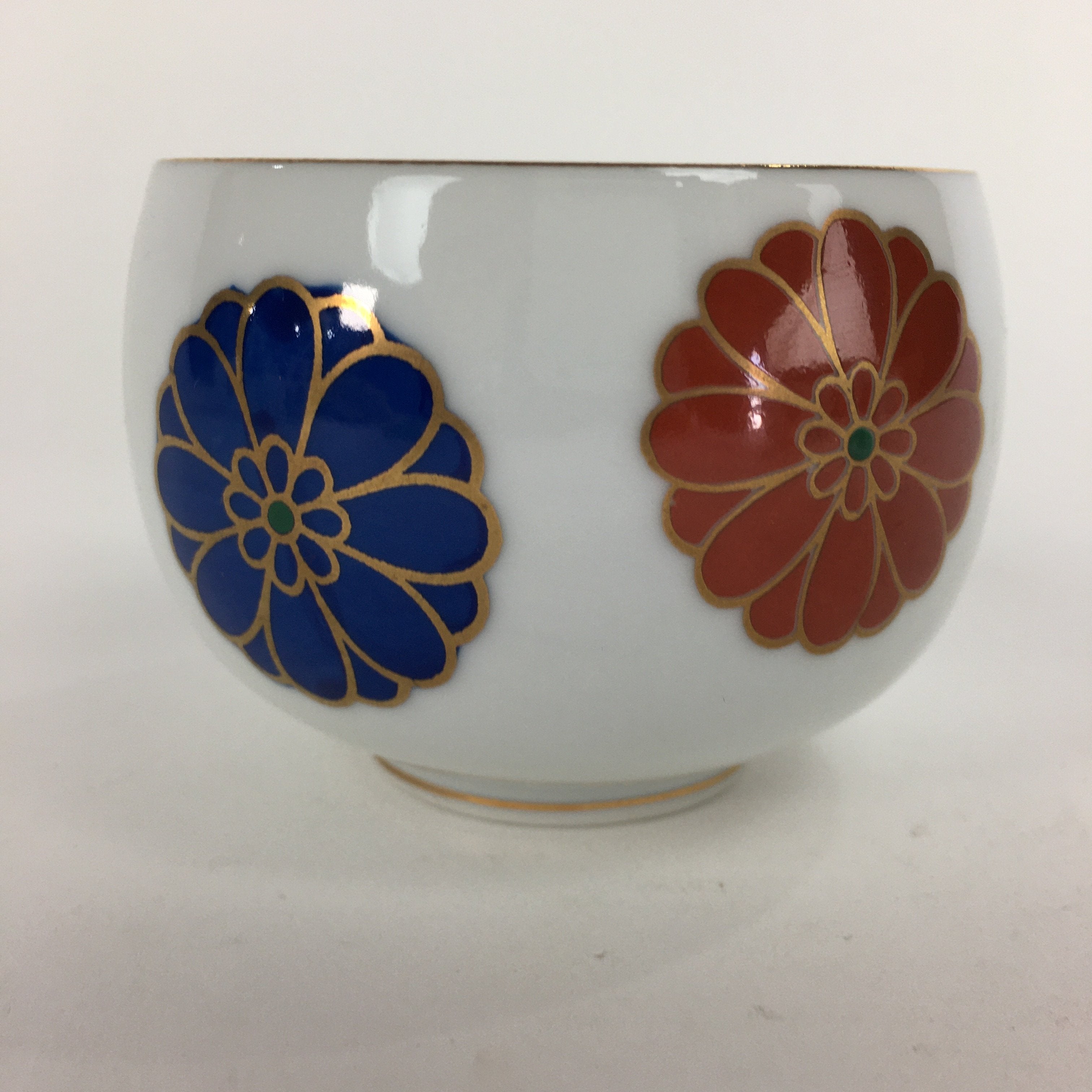Japanese Porcelain Teacup Yunomi Vtg Chrysanthemum White Sencha TC195