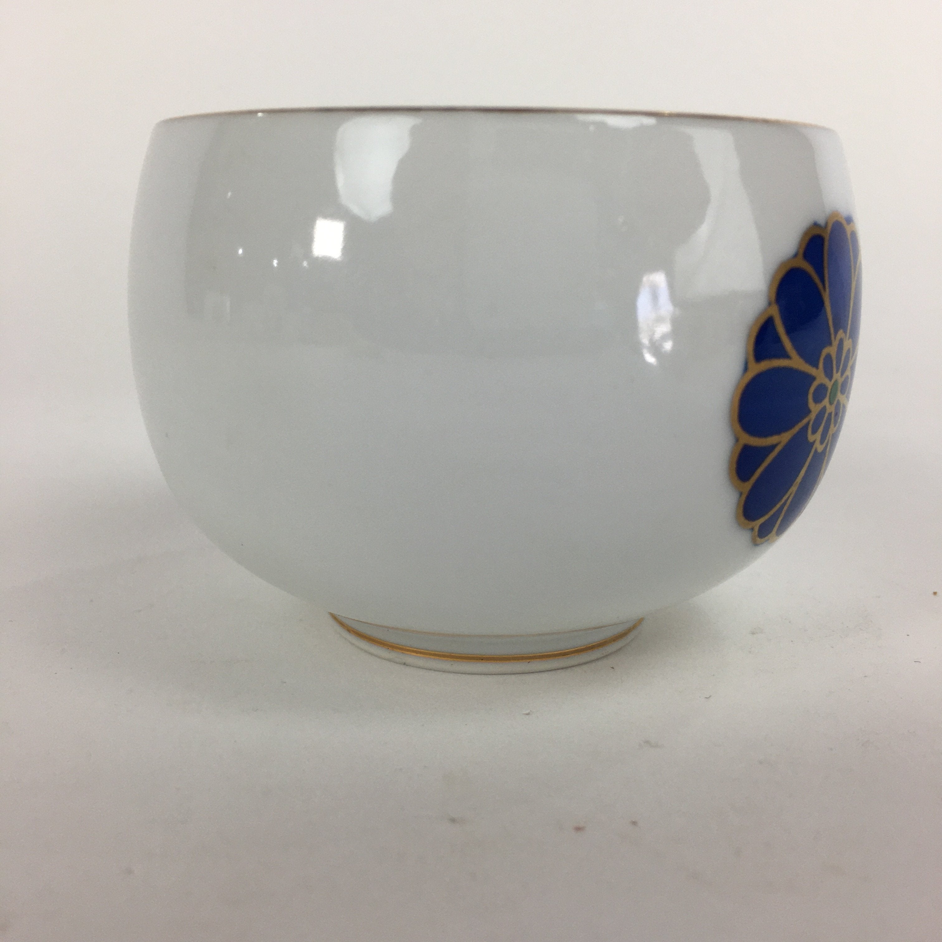 Japanese Porcelain Teacup Yunomi Vtg Chrysanthemum White Sencha TC195