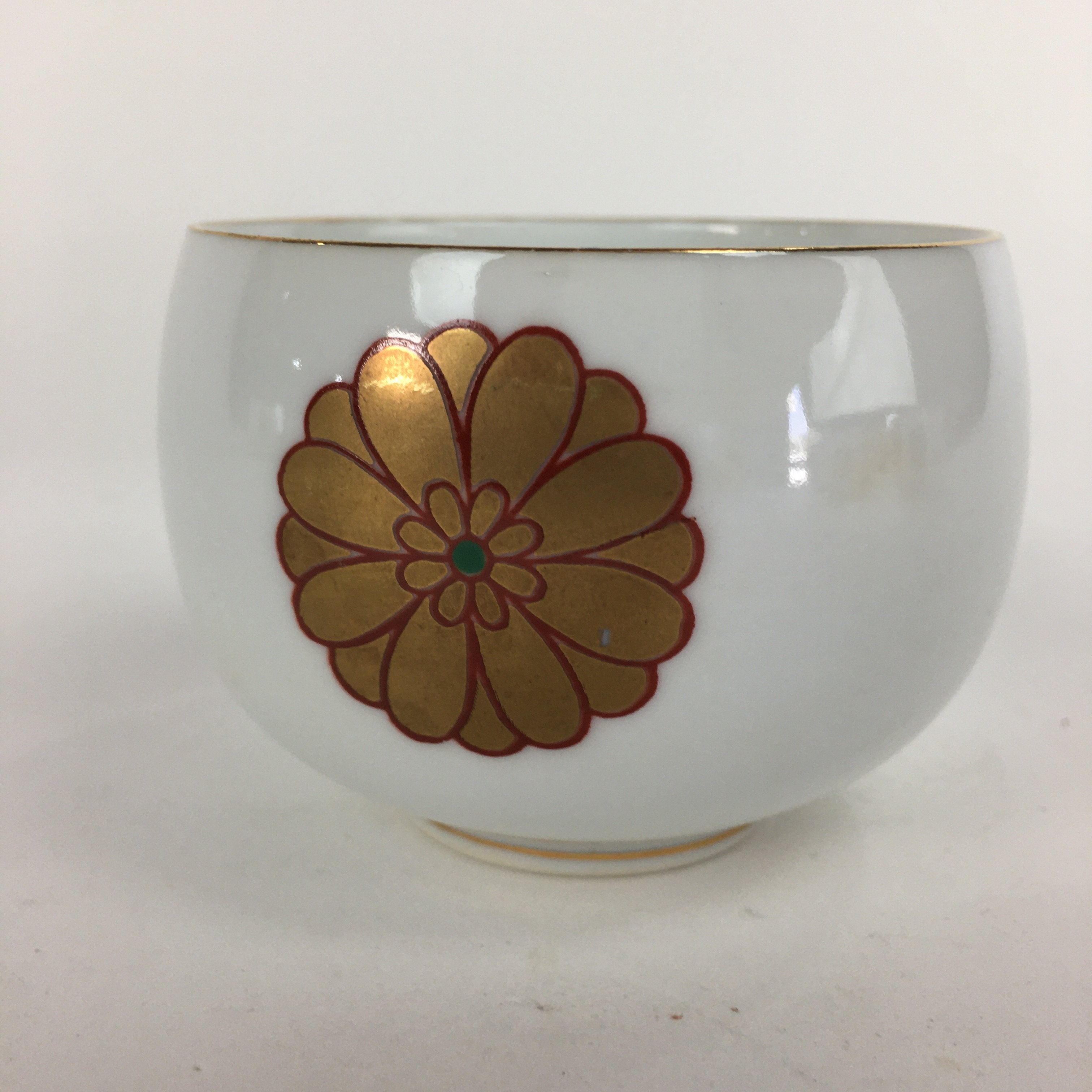 Japanese Porcelain Teacup Yunomi Vtg Chrysanthemum White Sencha TC195