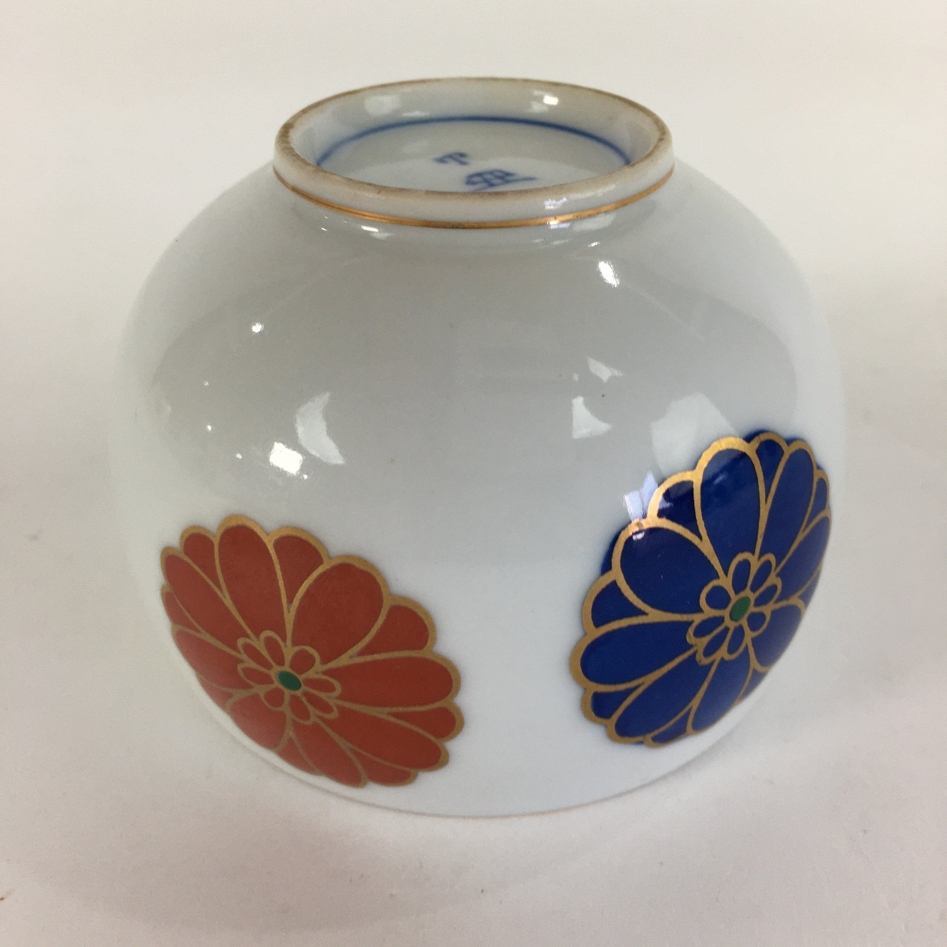 Japanese Porcelain Teacup Yunomi Vtg Chrysanthemum White Sencha TC196