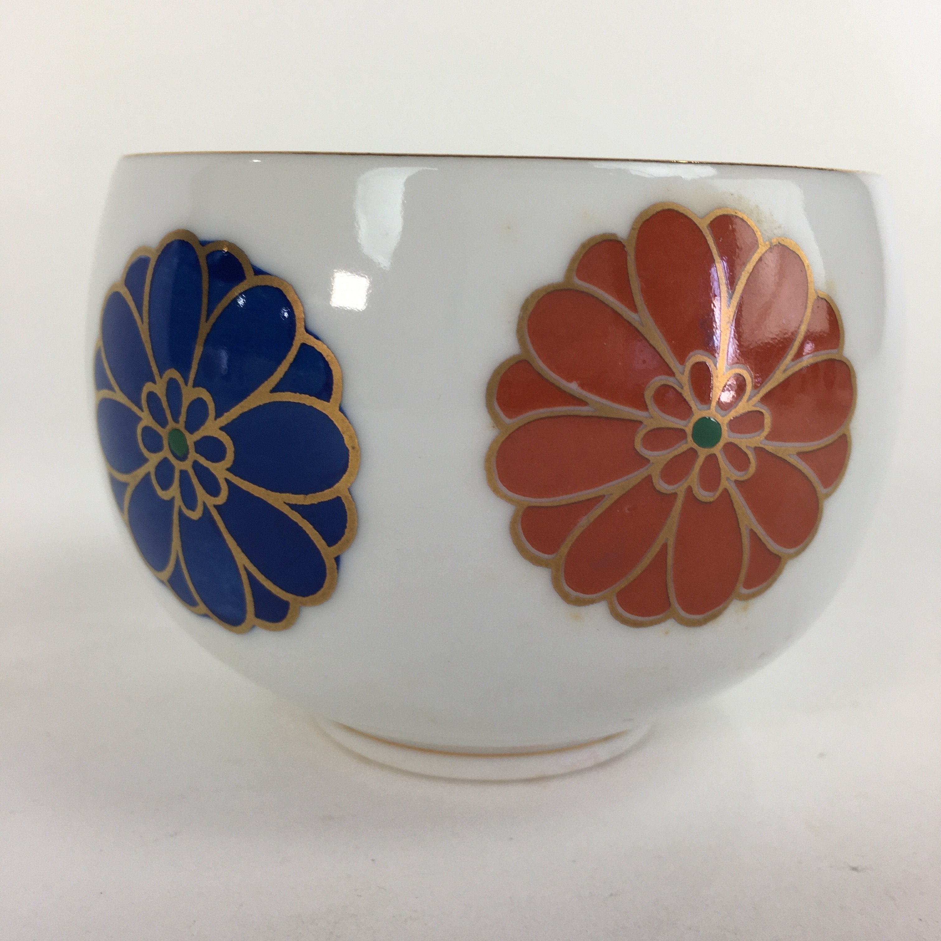 Japanese Porcelain Teacup Yunomi Vtg Chrysanthemum White Sencha TC199