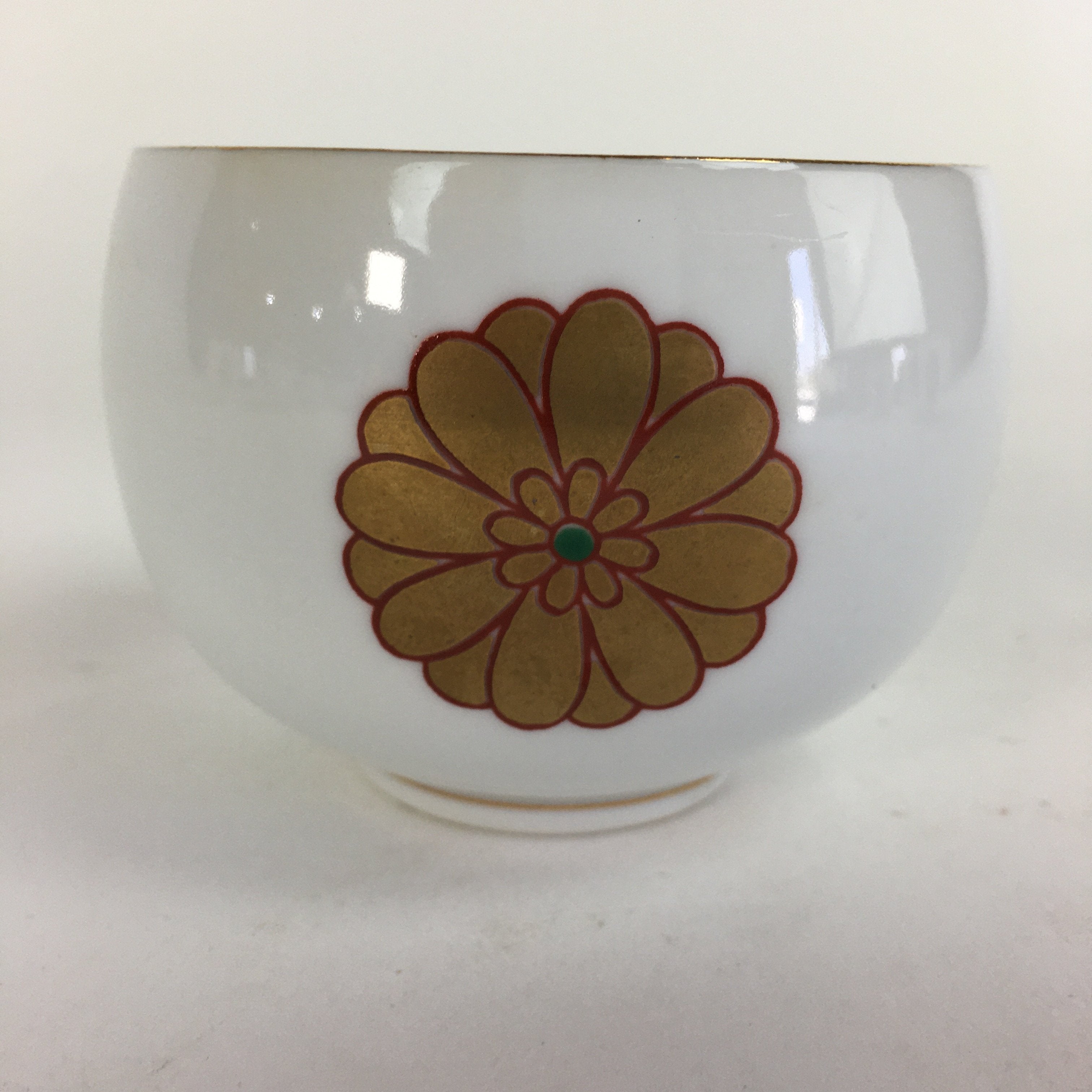 Japanese Porcelain Teacup Yunomi Vtg Chrysanthemum White Sencha TC199