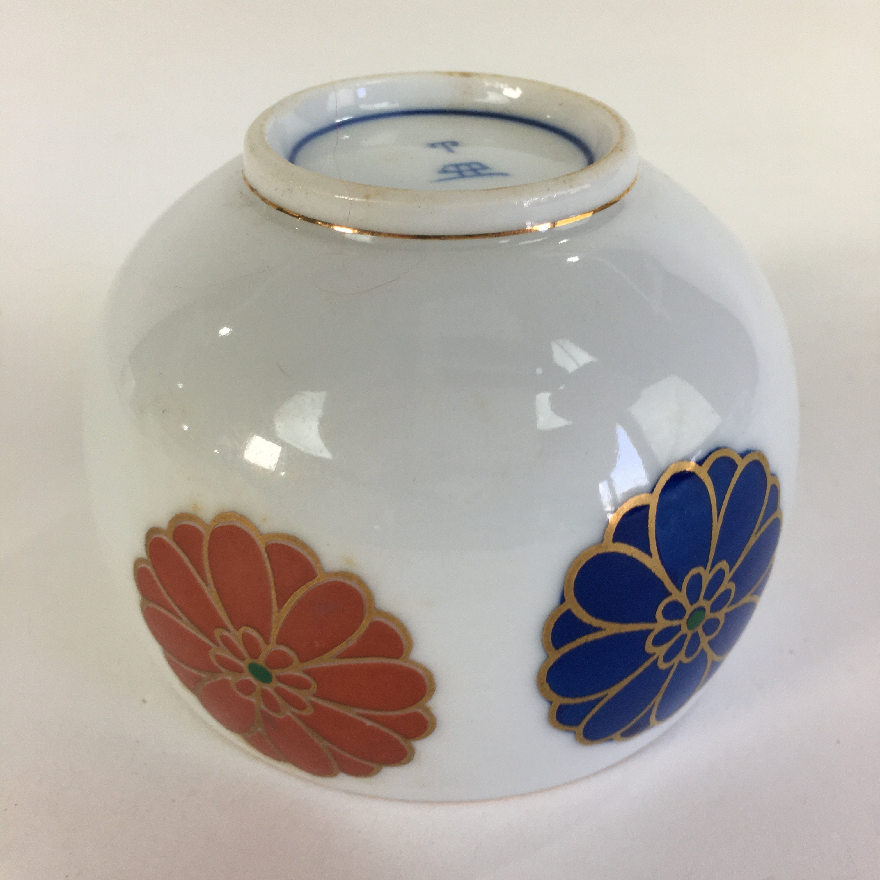 Japanese Porcelain Teacup Yunomi Vtg Chrysanthemum White Sencha TC199