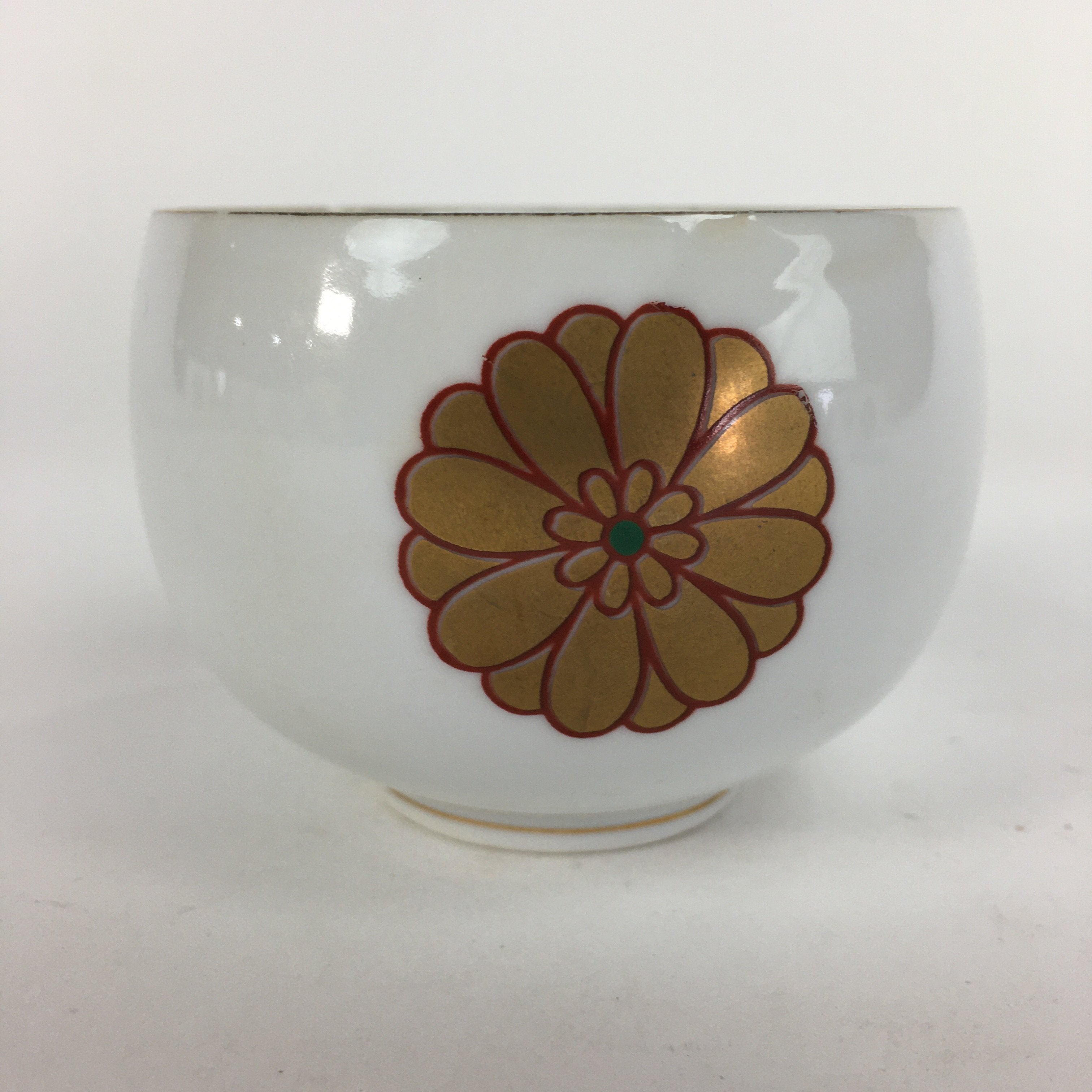 Japanese Porcelain Teacup Yunomi Vtg Chrysanthemum White Sencha TC200