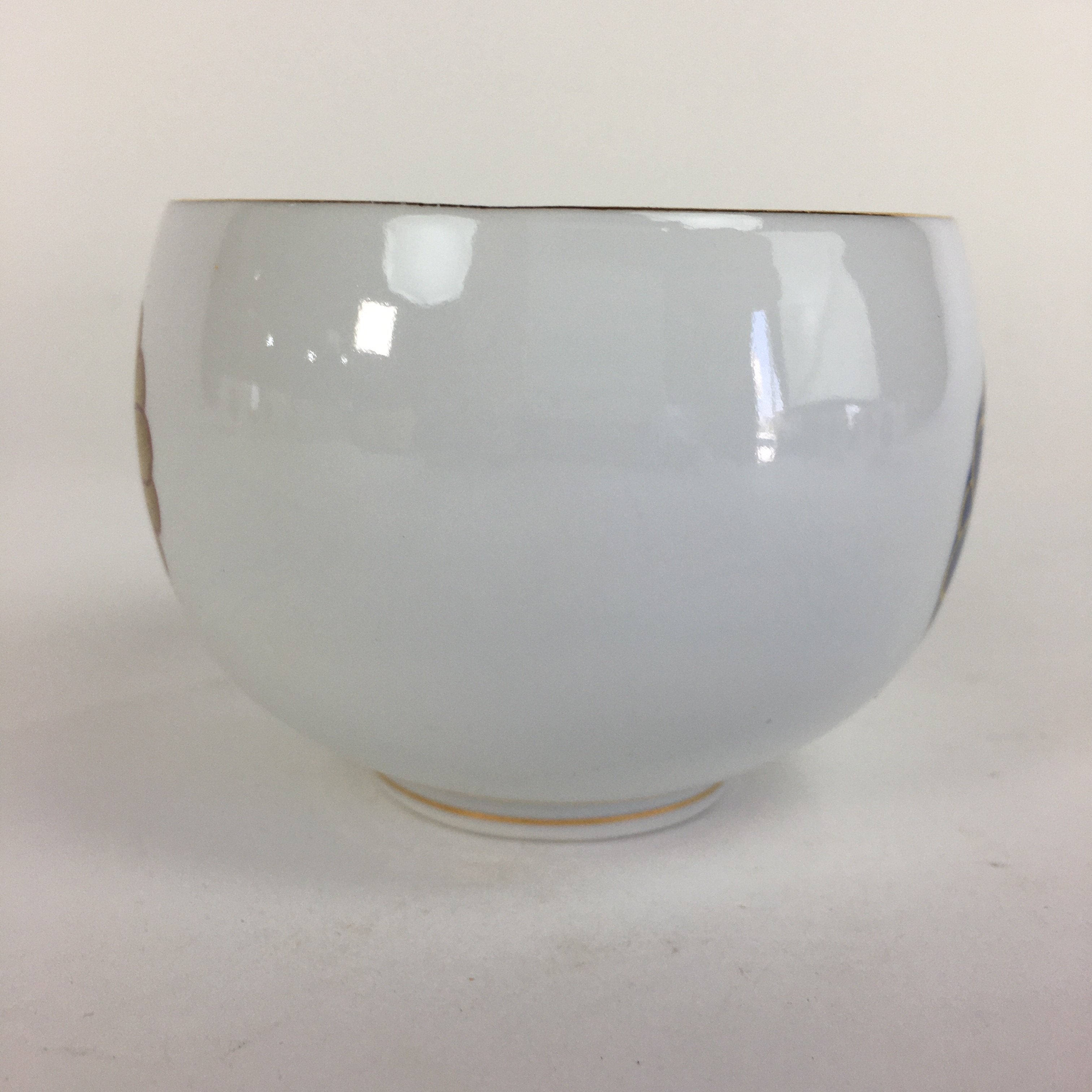 Japanese Porcelain Teacup Yunomi Vtg Chrysanthemum White Sencha TC201