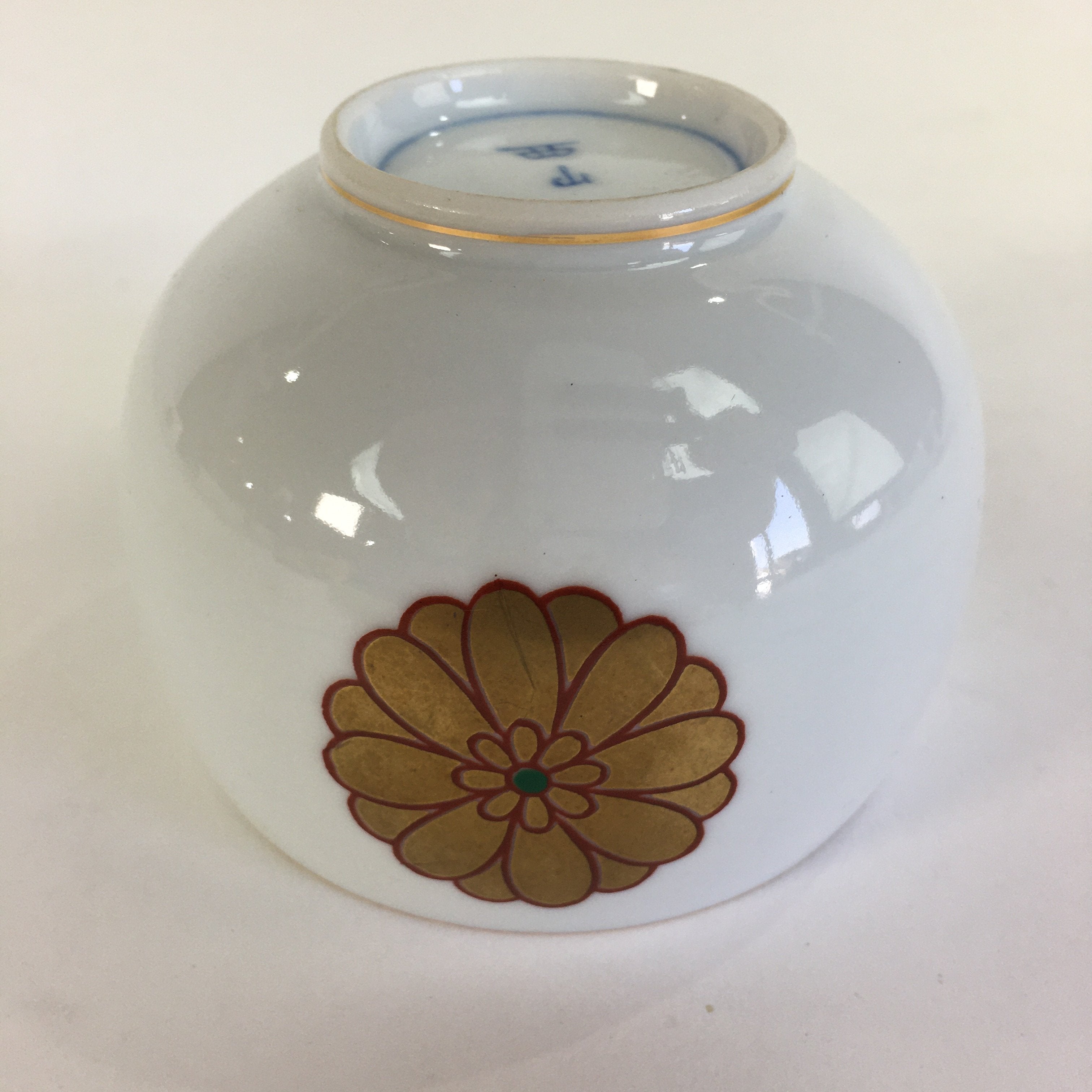 Japanese Porcelain Teacup Yunomi Vtg Chrysanthemum White Sencha TC201