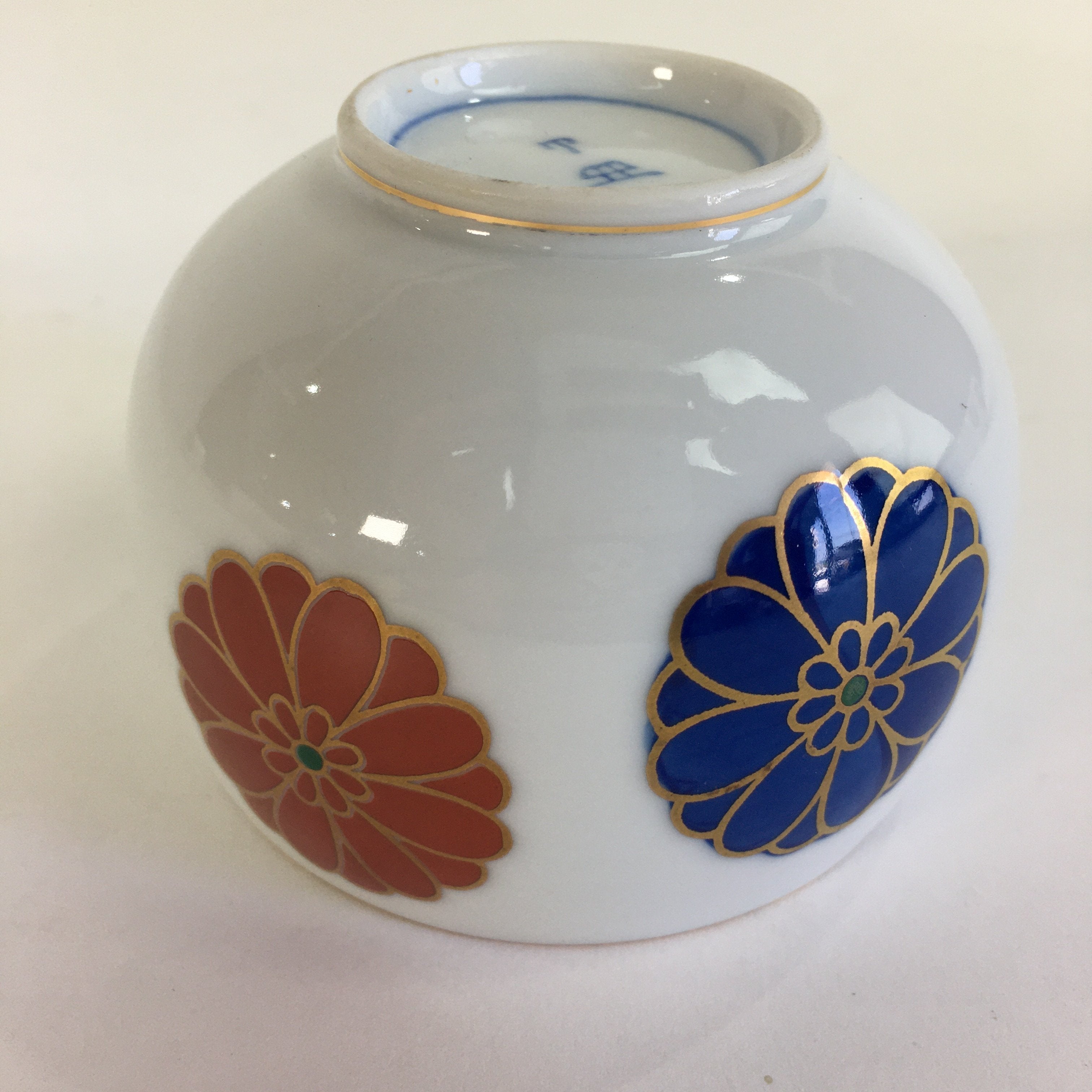 Japanese Porcelain Teacup Yunomi Vtg Chrysanthemum White Sencha TC201