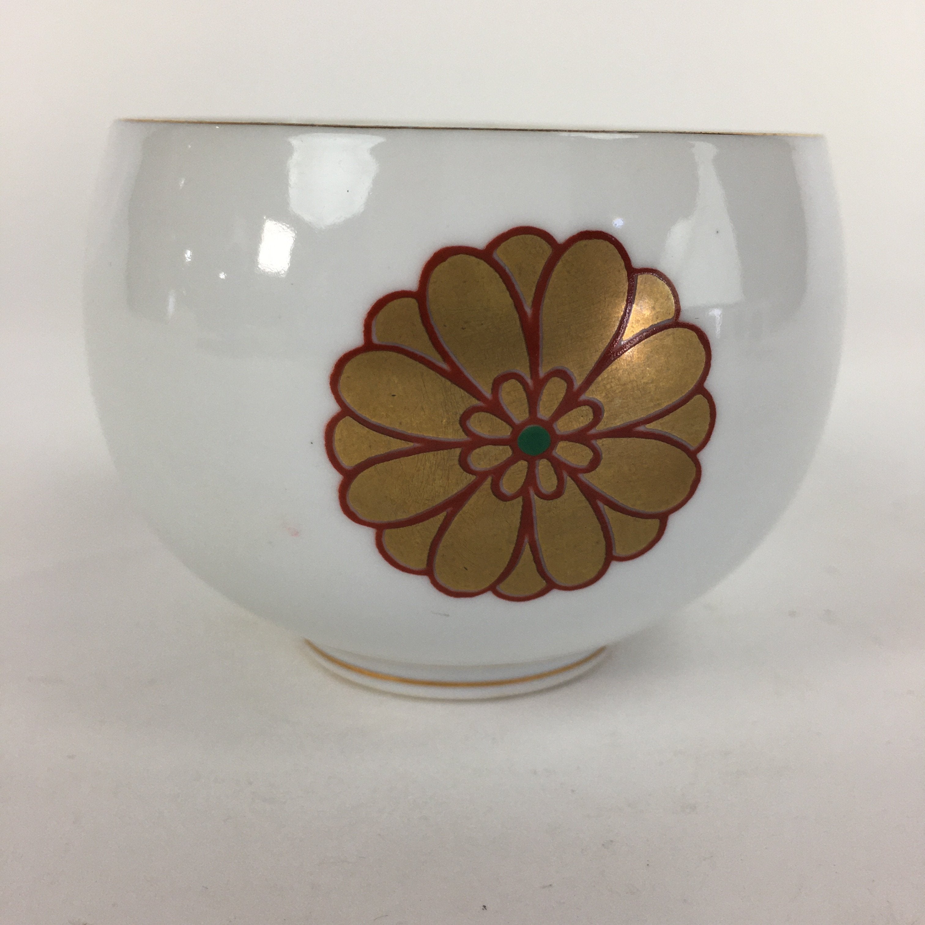 Japanese Porcelain Teacup Yunomi Vtg Chrysanthemum White Sencha TC205