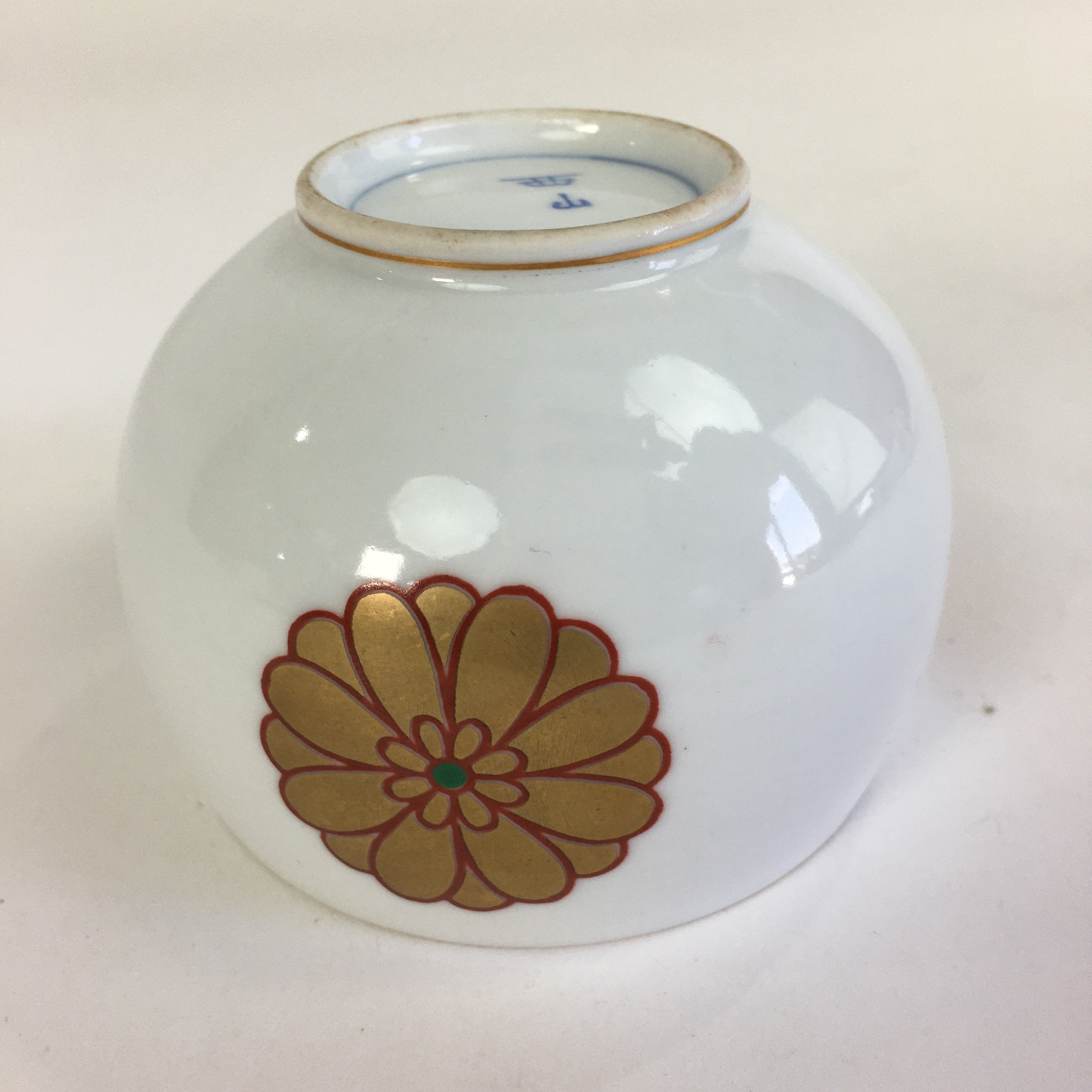 Japanese Porcelain Teacup Yunomi Vtg Chrysanthemum White Sencha TC205