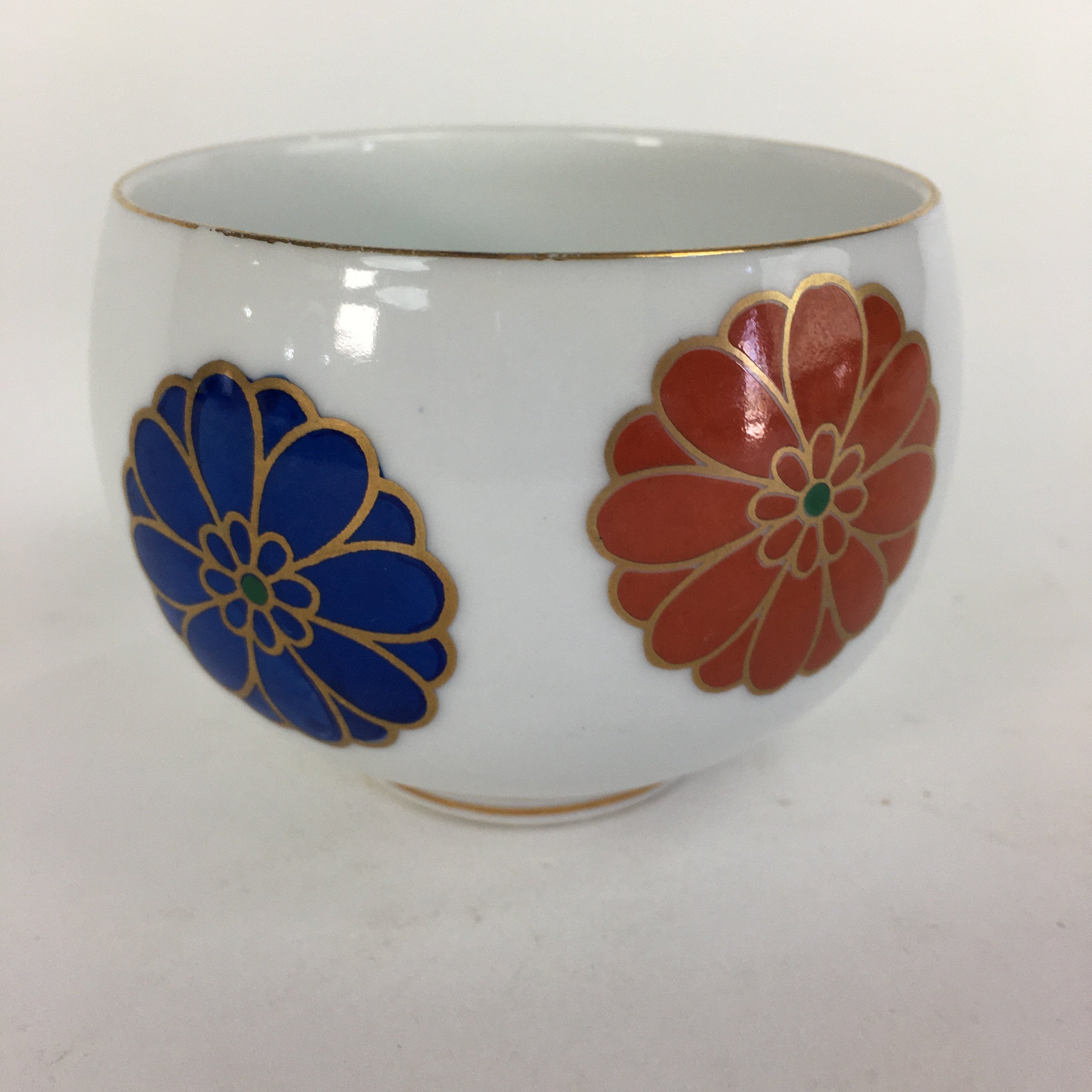 Japanese Porcelain Teacup Yunomi Vtg Chrysanthemum White Sencha TC205
