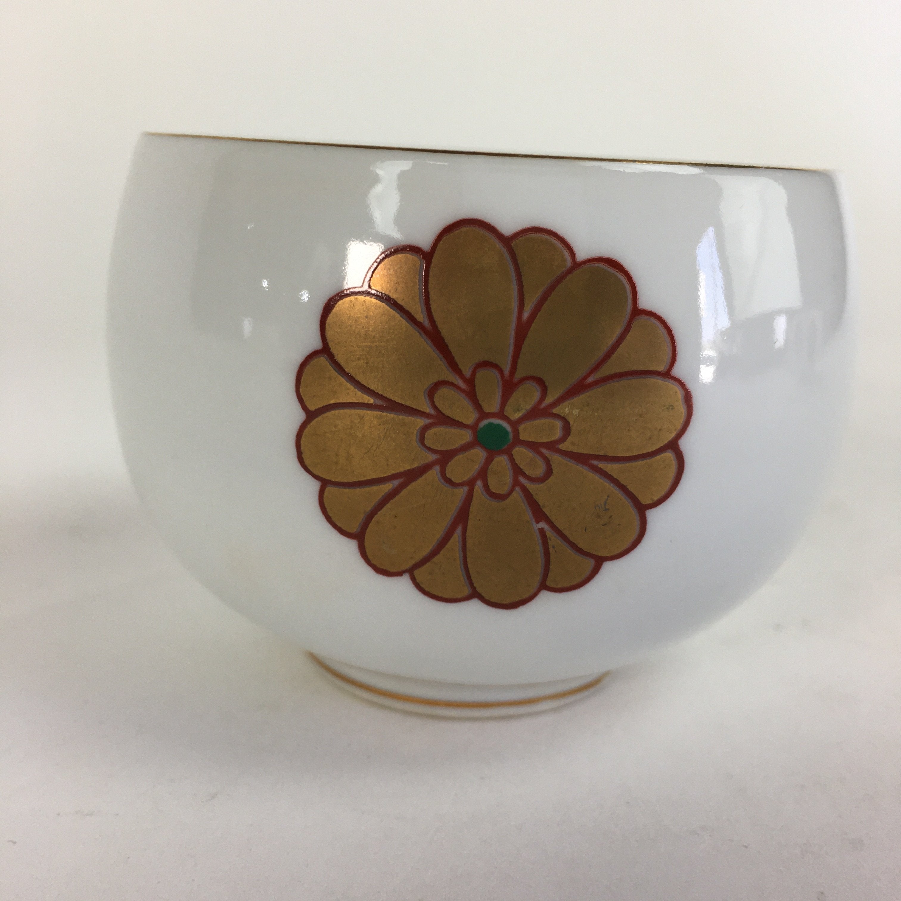 Japanese Porcelain Teacup Yunomi Vtg Chrysanthemum White Sencha TC206