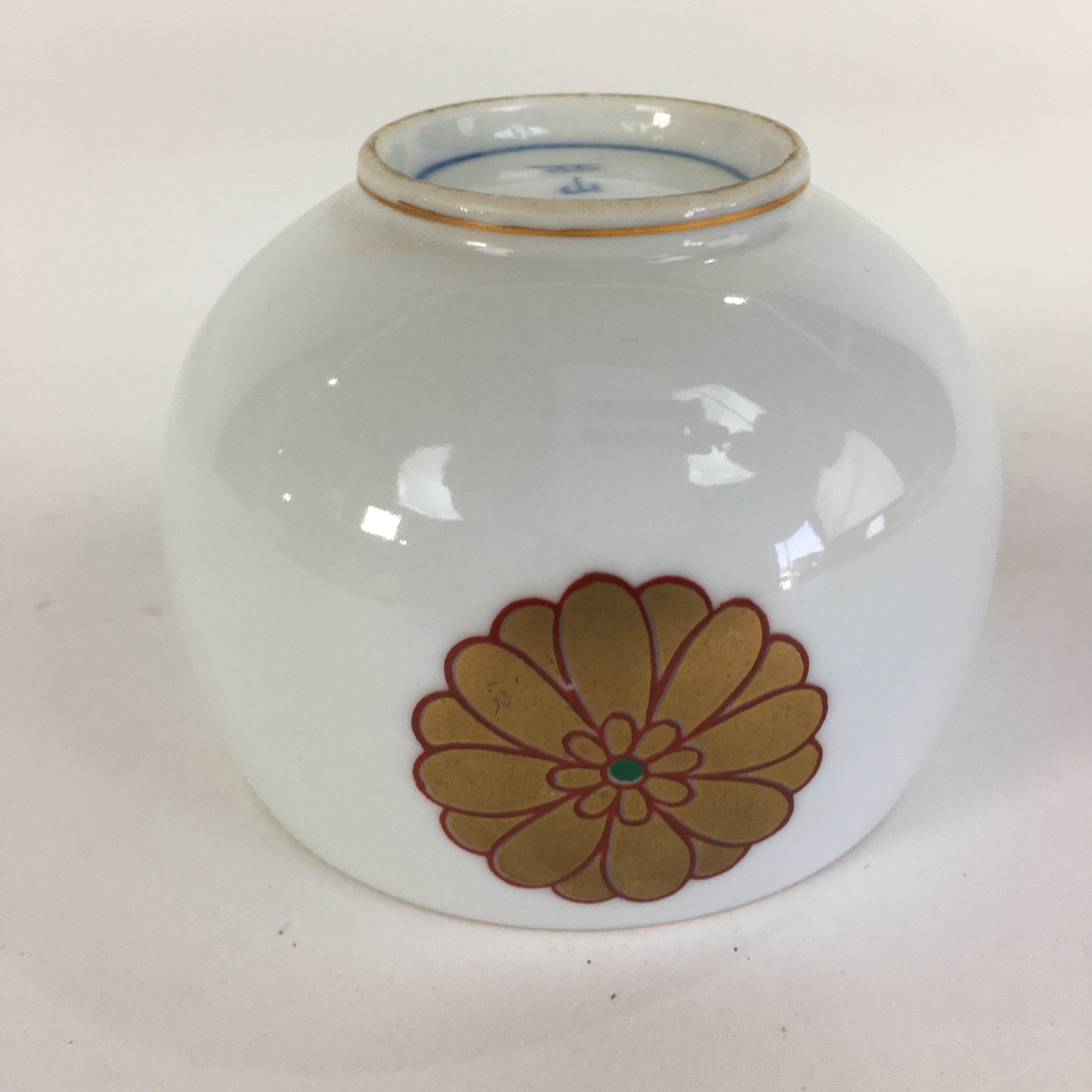 Japanese Porcelain Teacup Yunomi Vtg Chrysanthemum White Sencha TC206