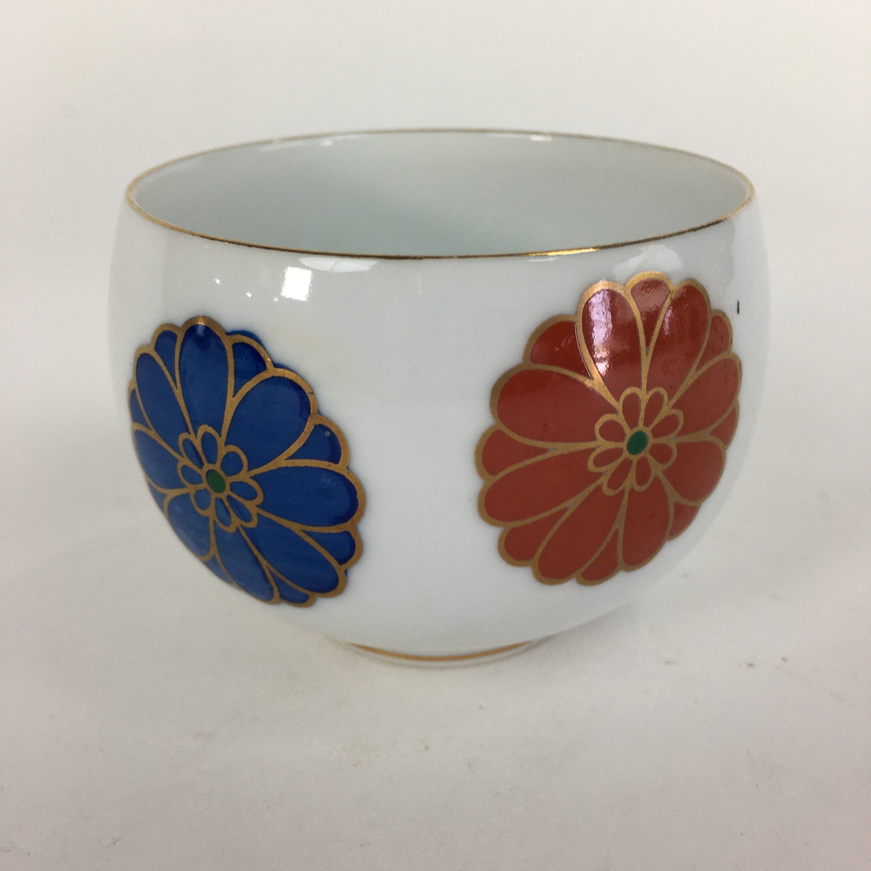 Japanese Porcelain Teacup Yunomi Vtg Chrysanthemum White Sencha TC206