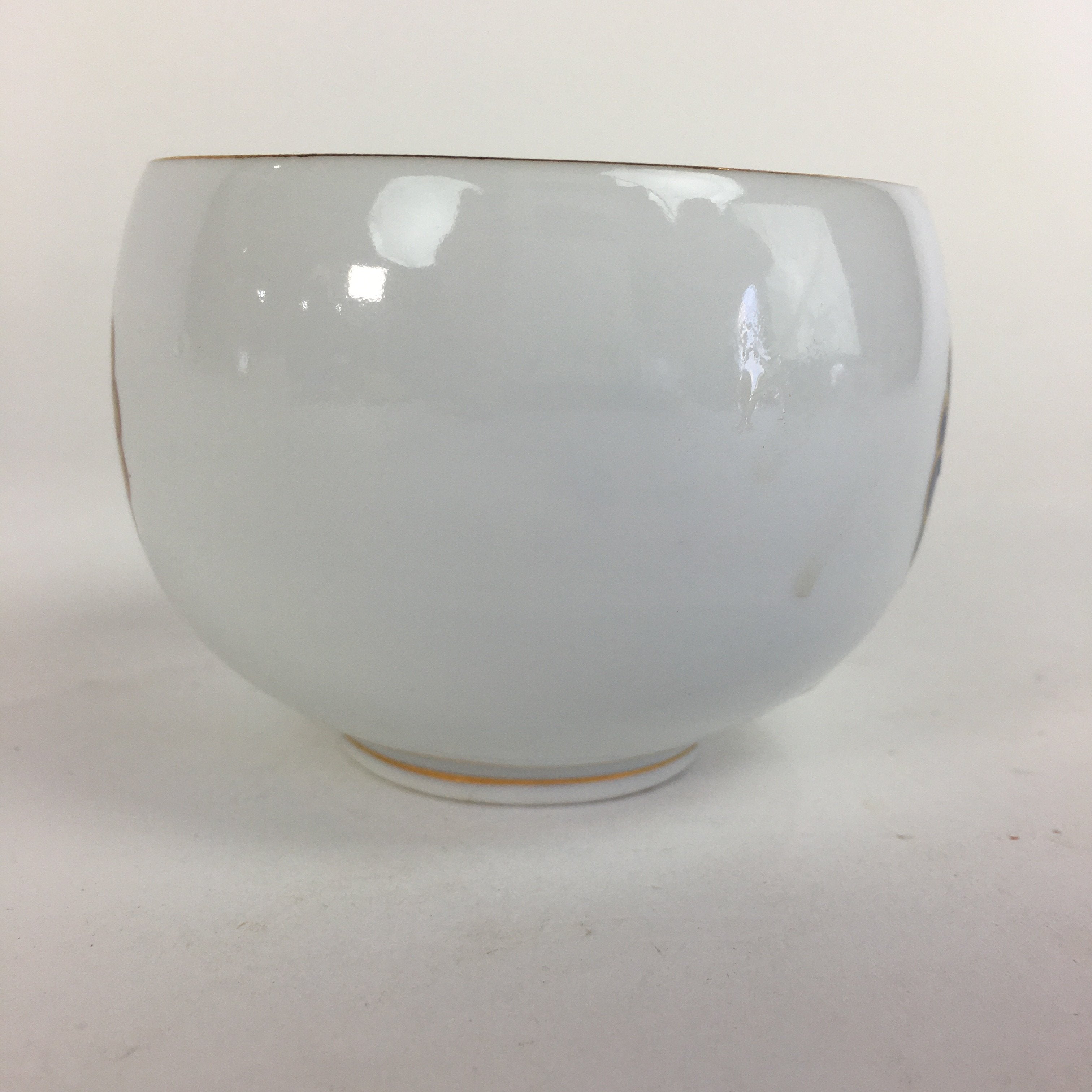 Japanese Porcelain Teacup Yunomi Vtg Chrysanthemum White Sencha TC207