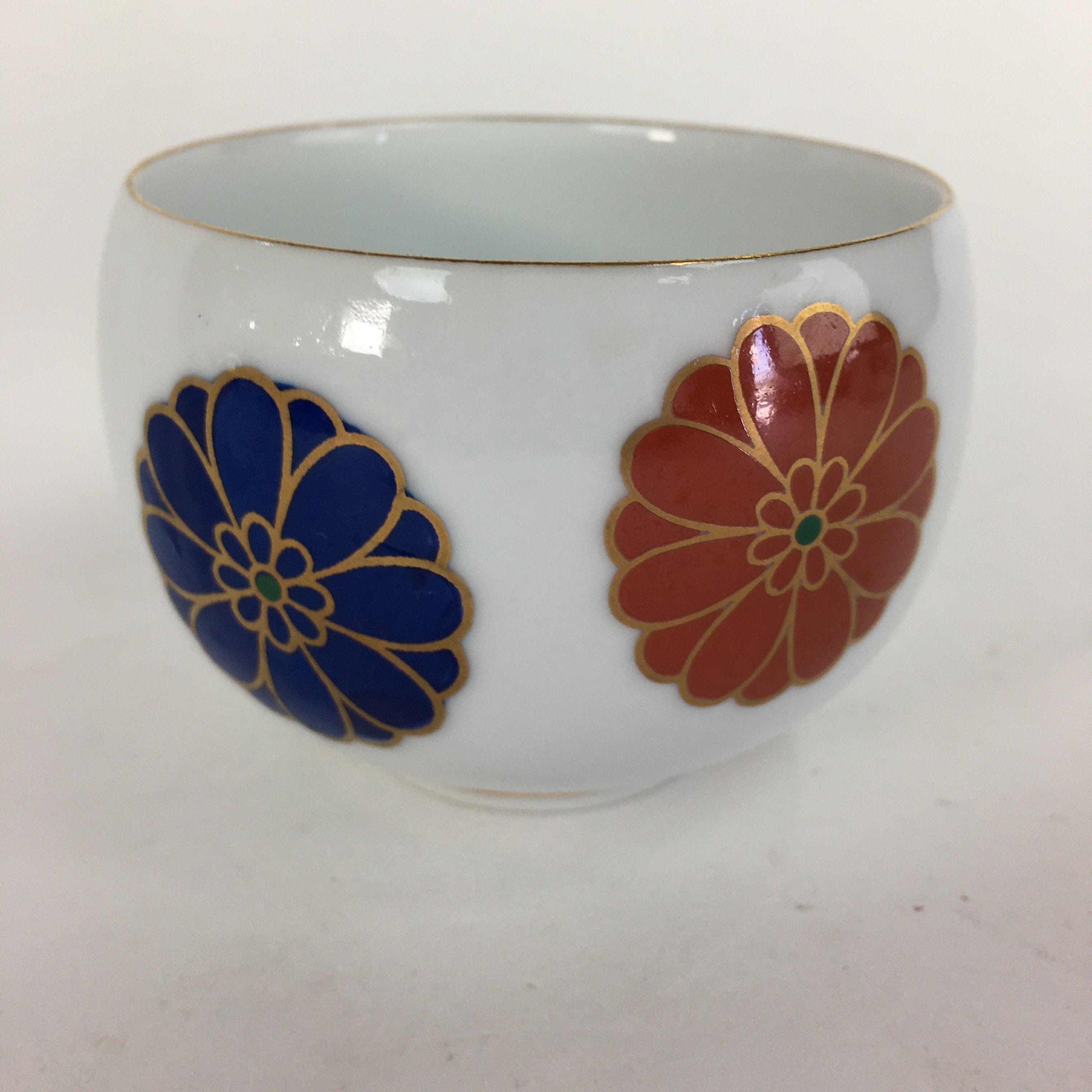 Japanese Porcelain Teacup Yunomi Vtg Chrysanthemum White Sencha TC207