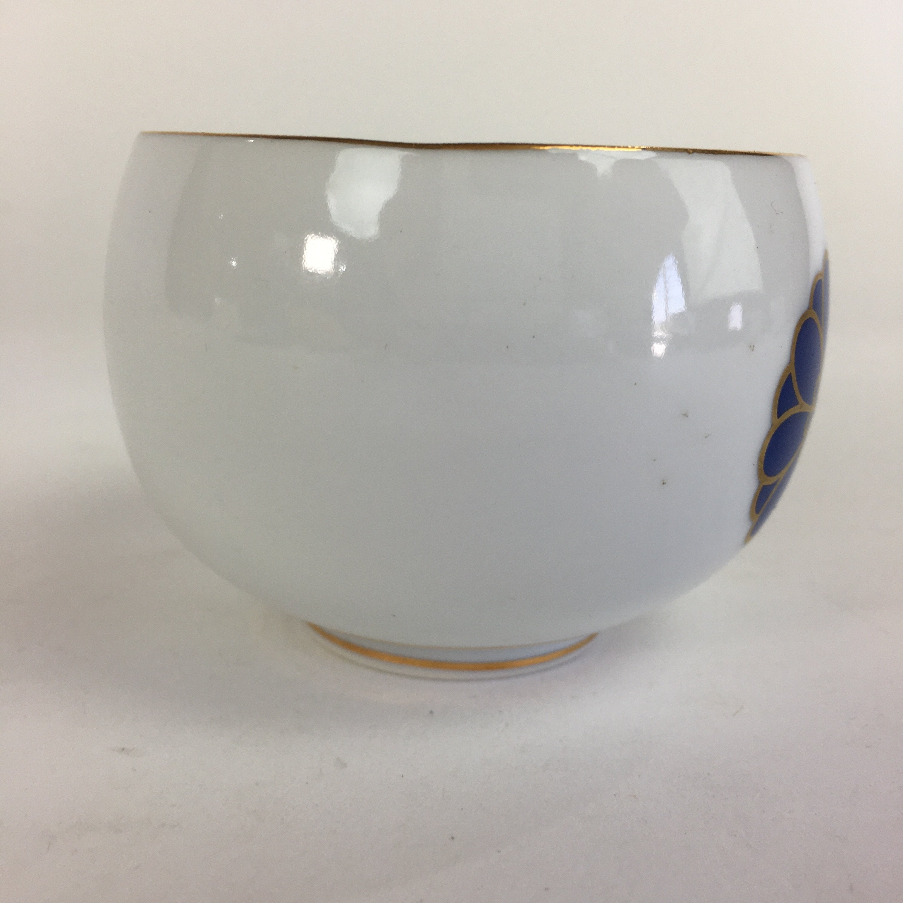 Japanese Porcelain Teacup Yunomi Vtg Chrysanthemum White Sencha TC208