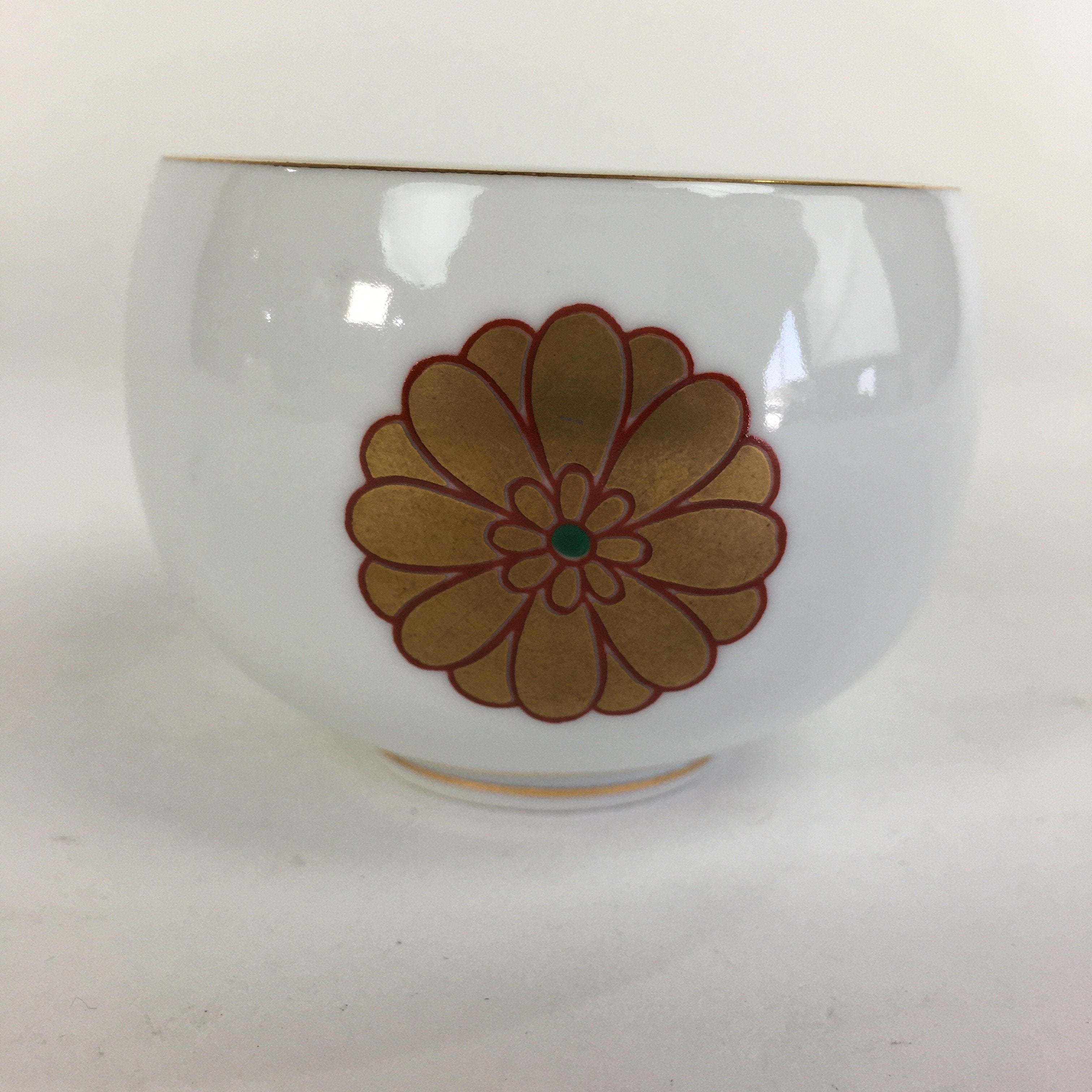 Japanese Porcelain Teacup Yunomi Vtg Chrysanthemum White Sencha TC208