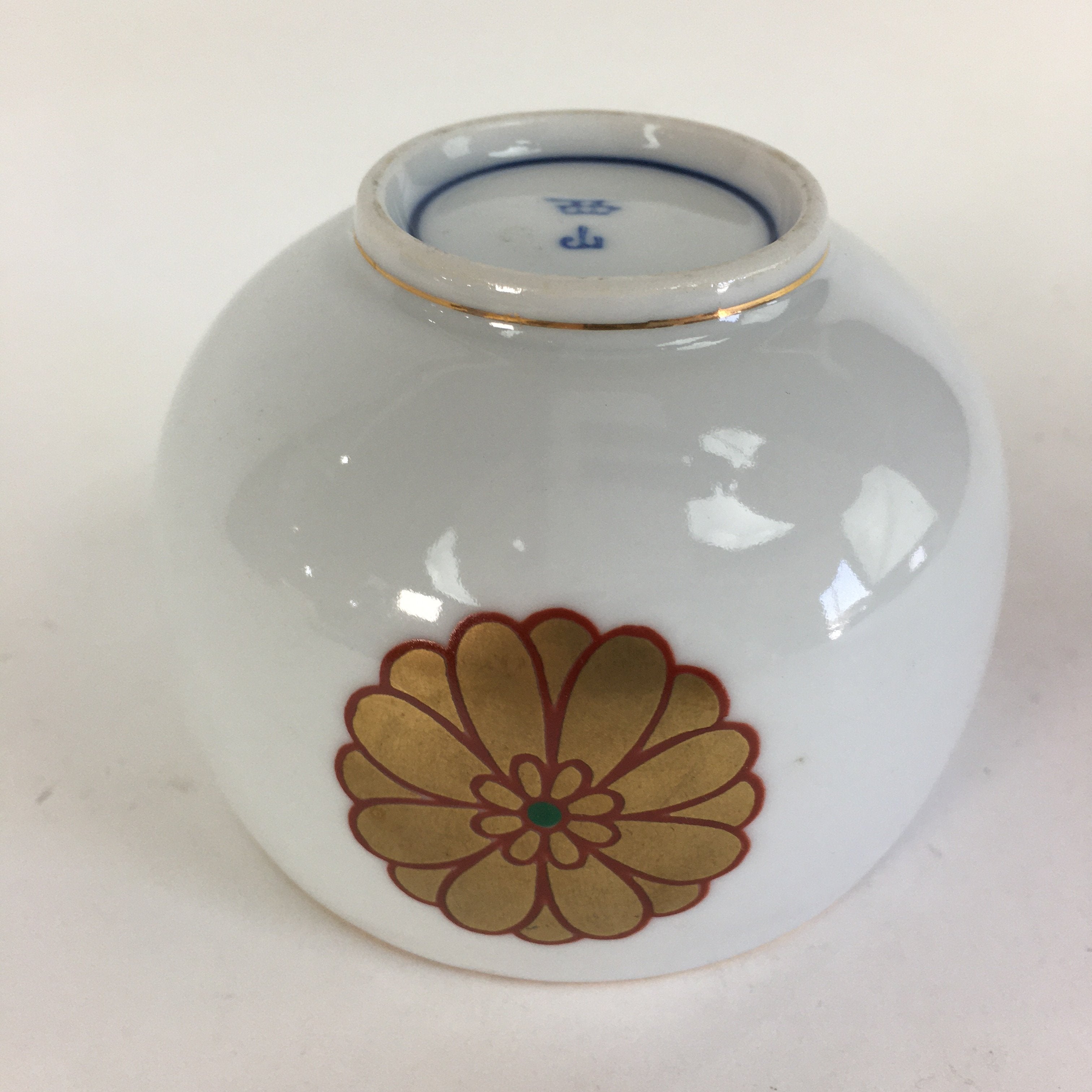 Japanese Porcelain Teacup Yunomi Vtg Chrysanthemum White Sencha TC209