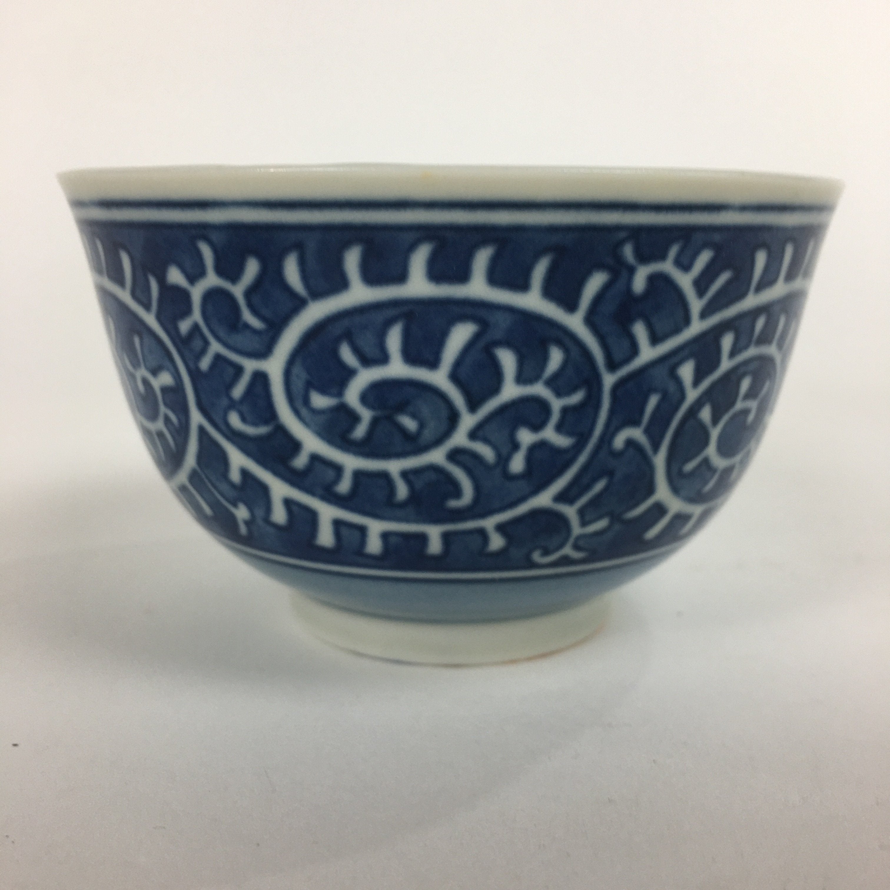 Japanese Porcelain Teacup Yunomi Vtg White Blue Karakusa pattern Sencha TC186