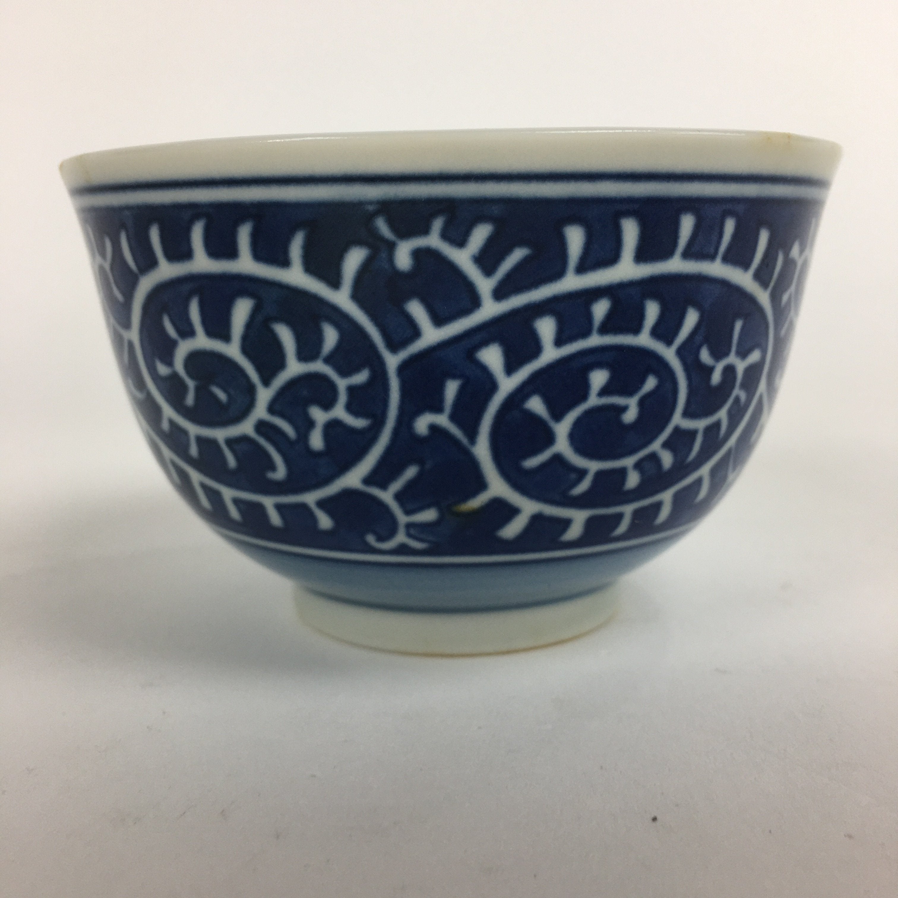 Japanese Porcelain Teacup Yunomi Vtg White Blue Karakusa pattern Sencha TC189