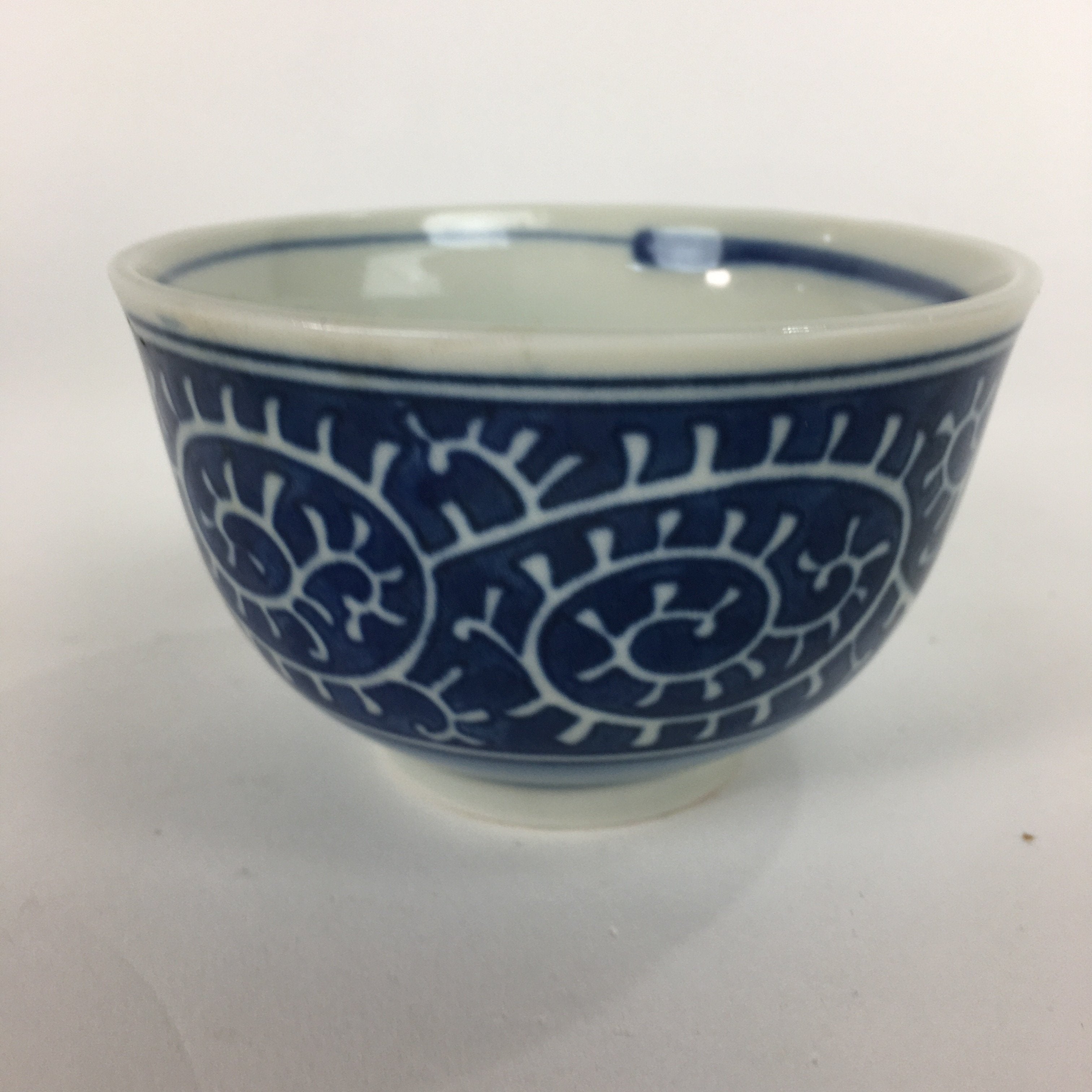 Japanese Porcelain Teacup Yunomi Vtg White Blue Karakusa pattern Sencha TC192