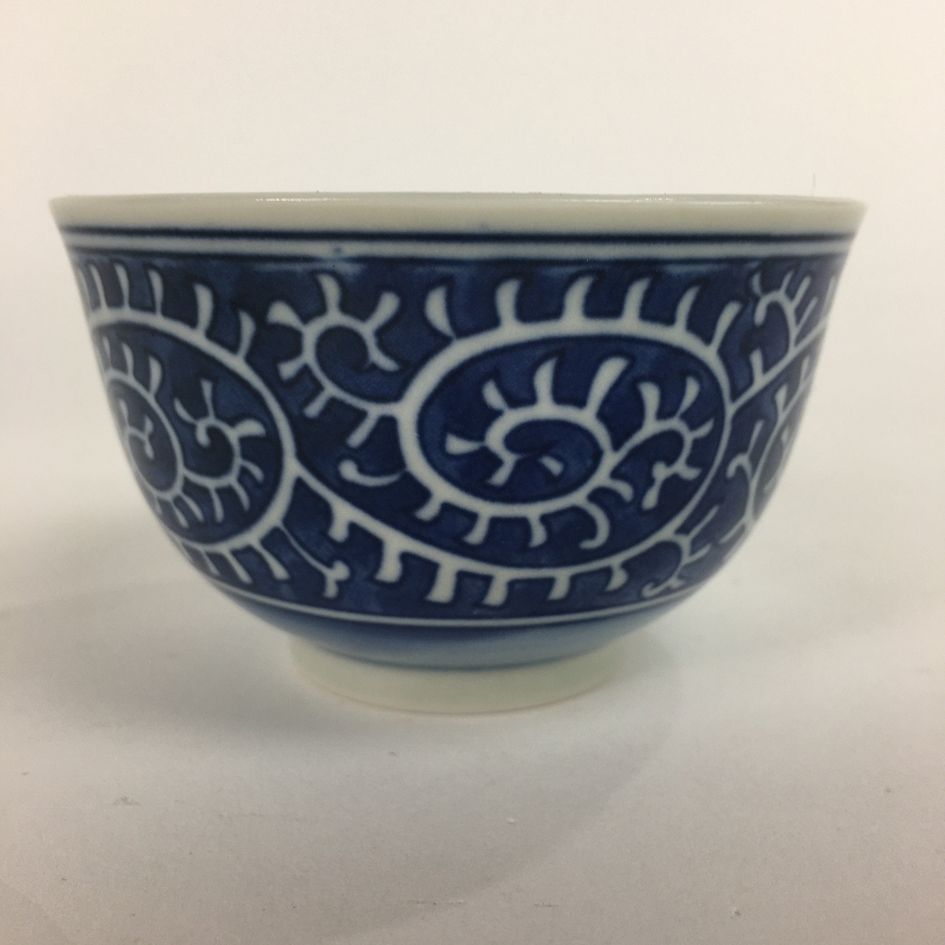 Japanese Porcelain Teacup Yunomi Vtg White Blue Karakusa pattern Sencha TC194
