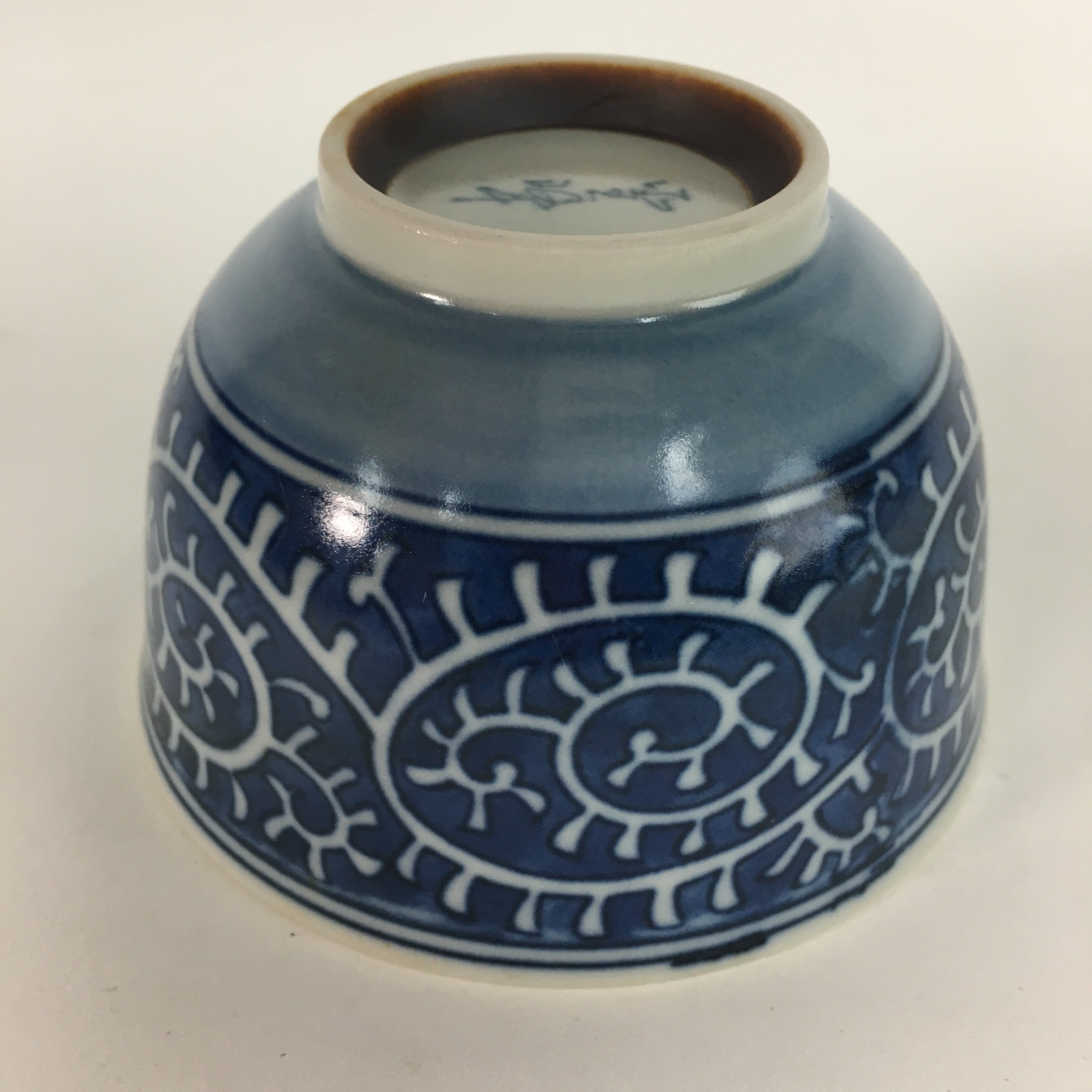 Japanese Porcelain Teacup Yunomi Vtg White Blue Karakusa pattern Sencha TC194
