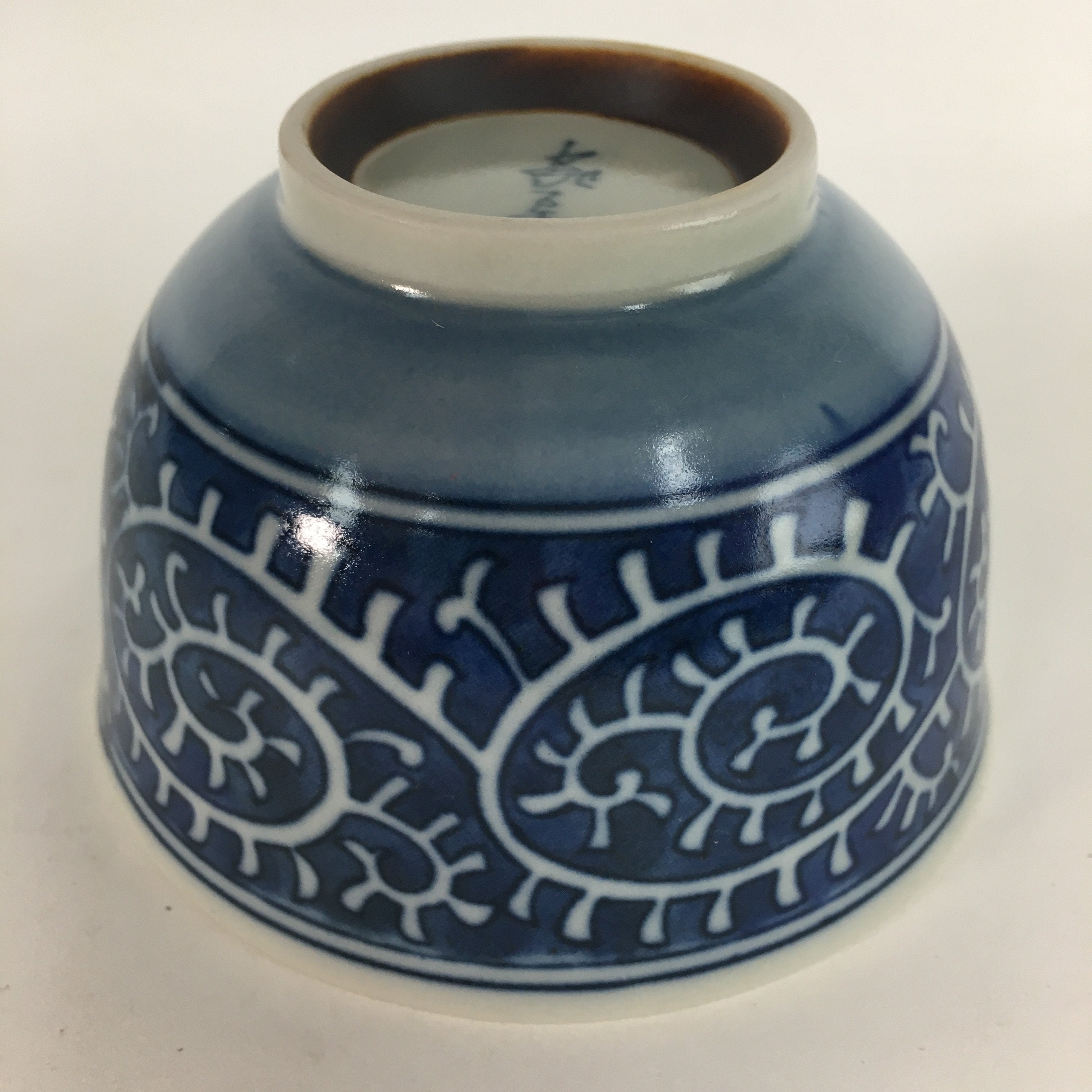 Japanese Porcelain Teacup Yunomi Vtg White Blue Karakusa pattern Sencha TC194