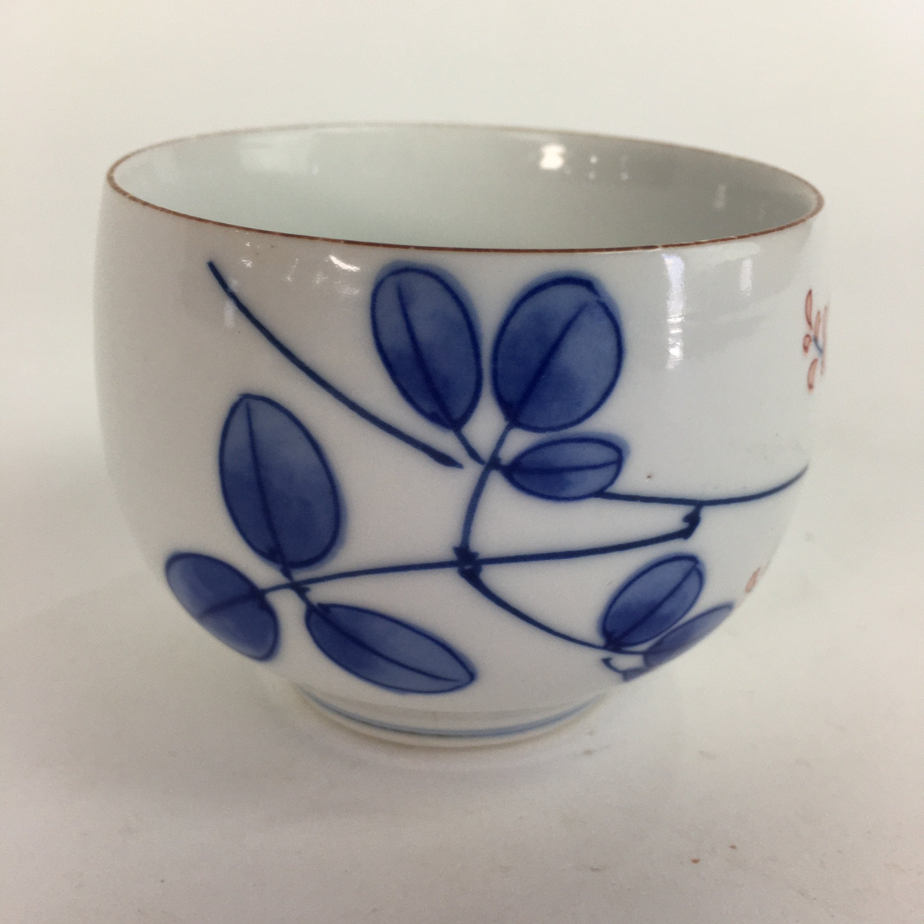 Japanese Porcelain Teacup Yunomi Vtg Wisteria Flower White Sencha TC214