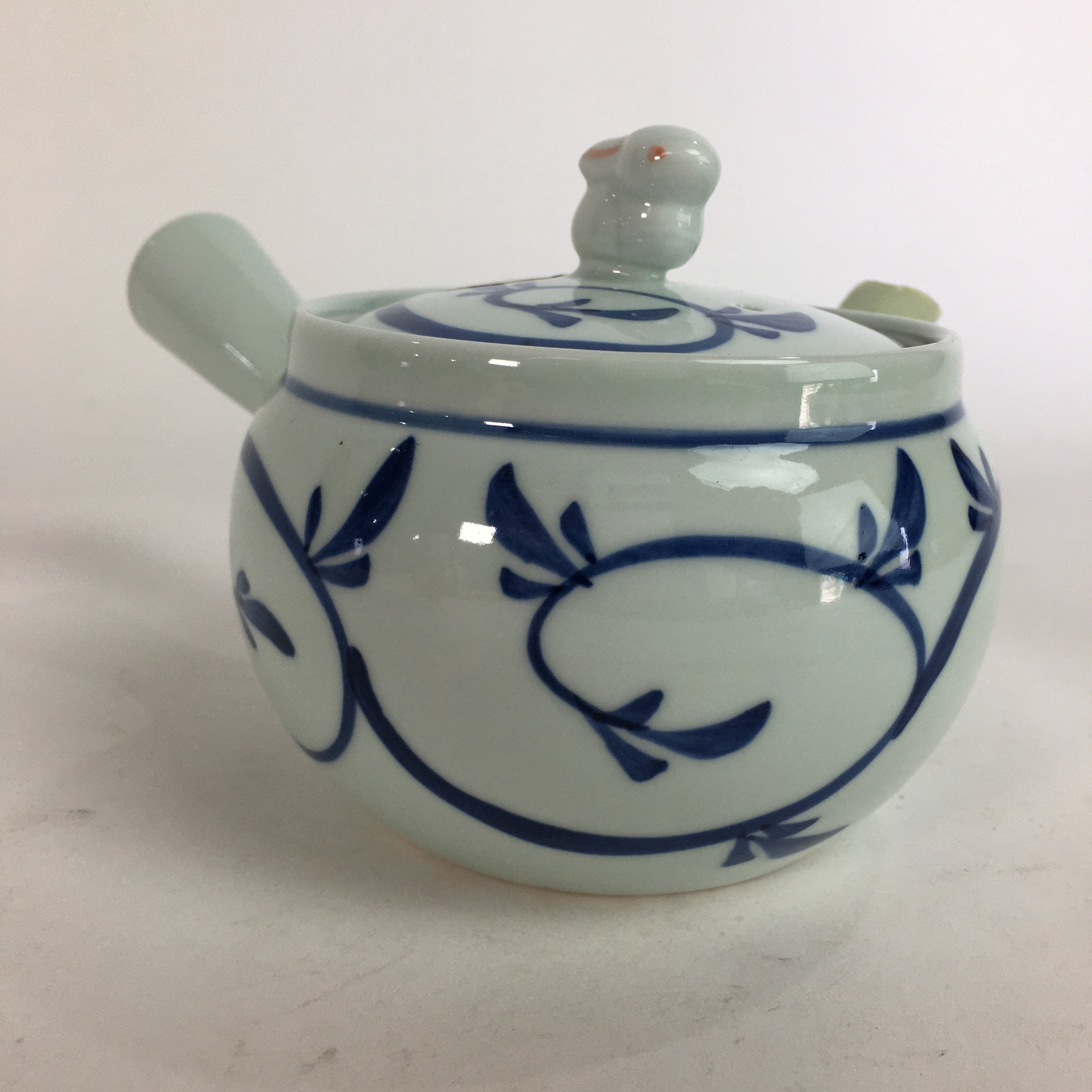 Japanese Porcelain Teapot 350ml Kyusu Arabesque Motifs Karakusamon Sencha PP566