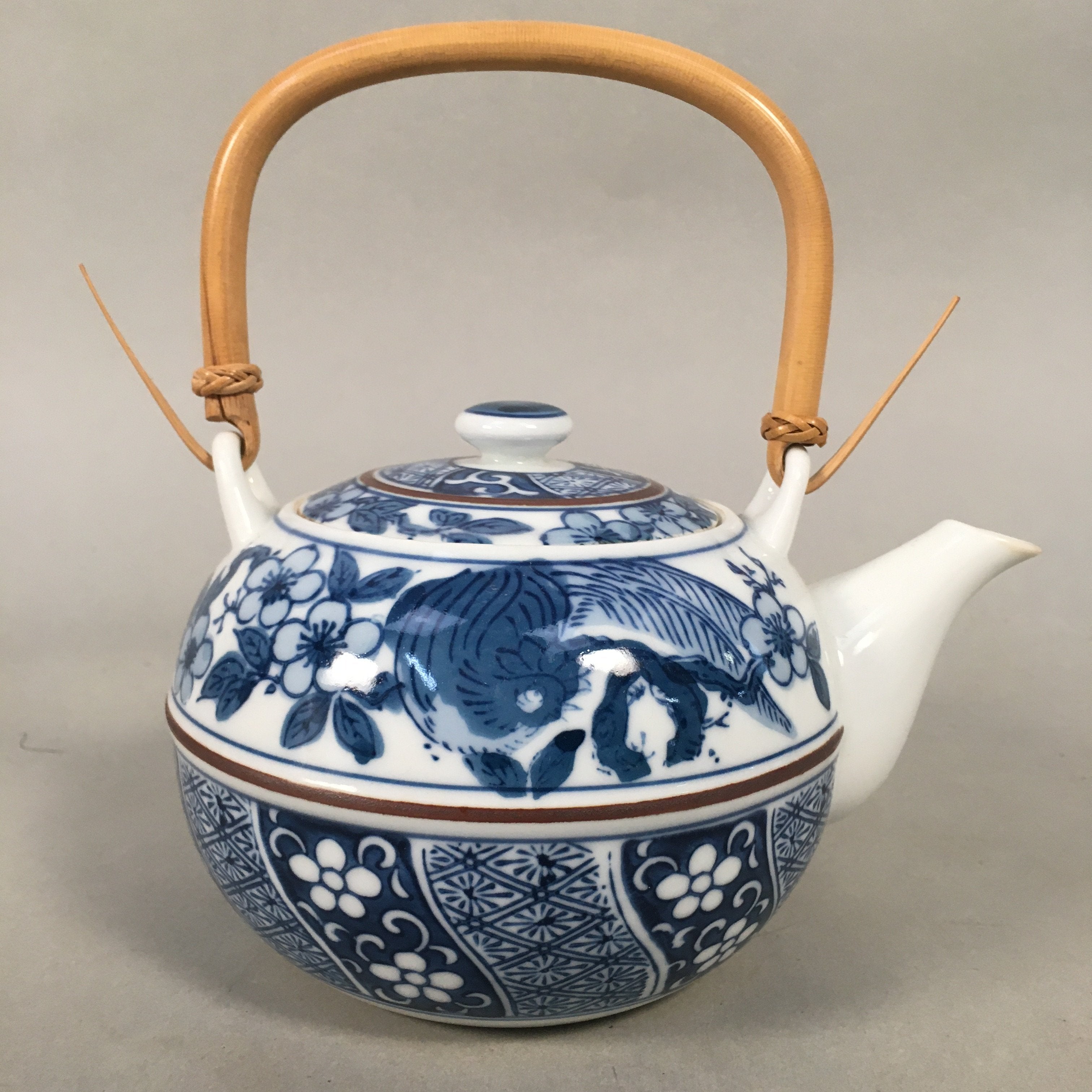 Vintage Japanese Small Teapot, Hot Saki, Sake Kettle, 4 Cups, White, Blue  Leaves, Asian Characters, Fine Porcelain Little Kettle Set, Japan 