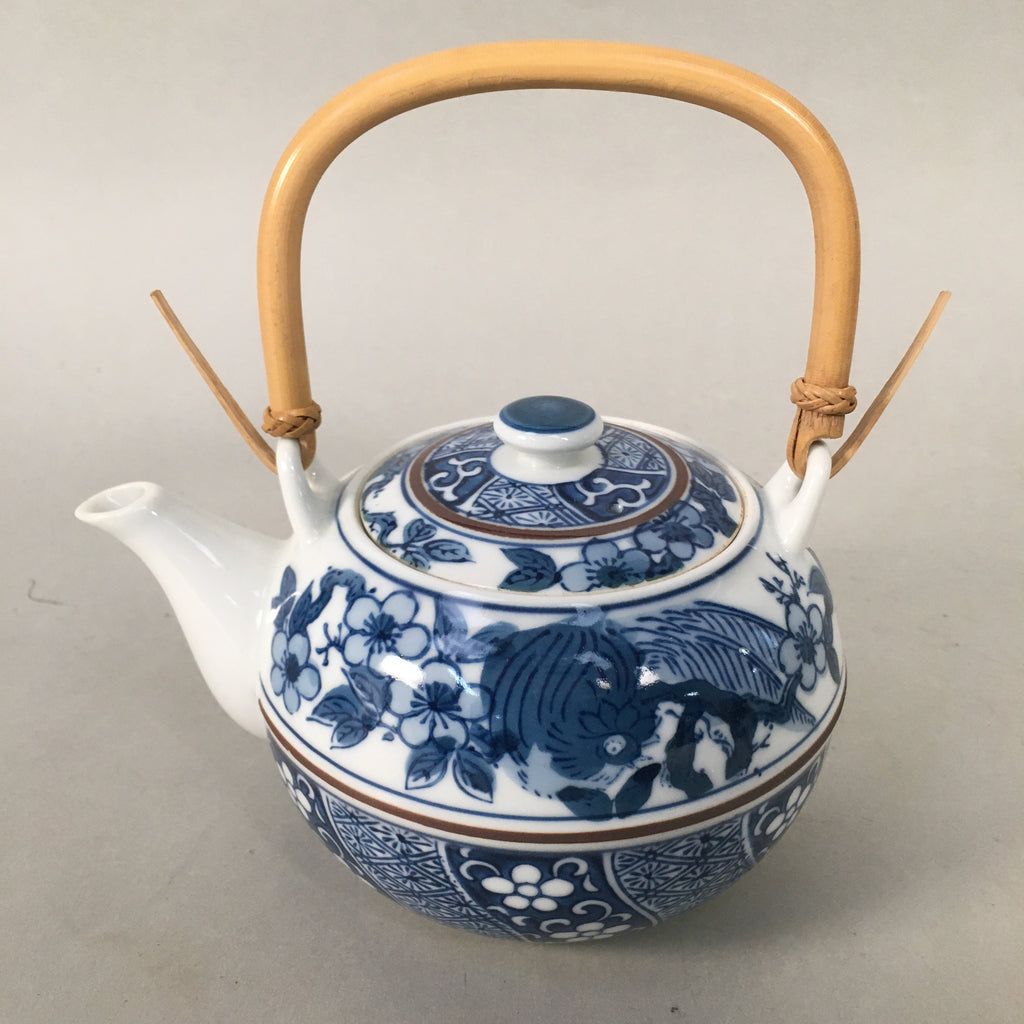 Vintage Japanese Small Teapot, Hot Saki, Sake Kettle, 4 Cups, White, Blue  Leaves, Asian Characters, Fine Porcelain Little Kettle Set, Japan 