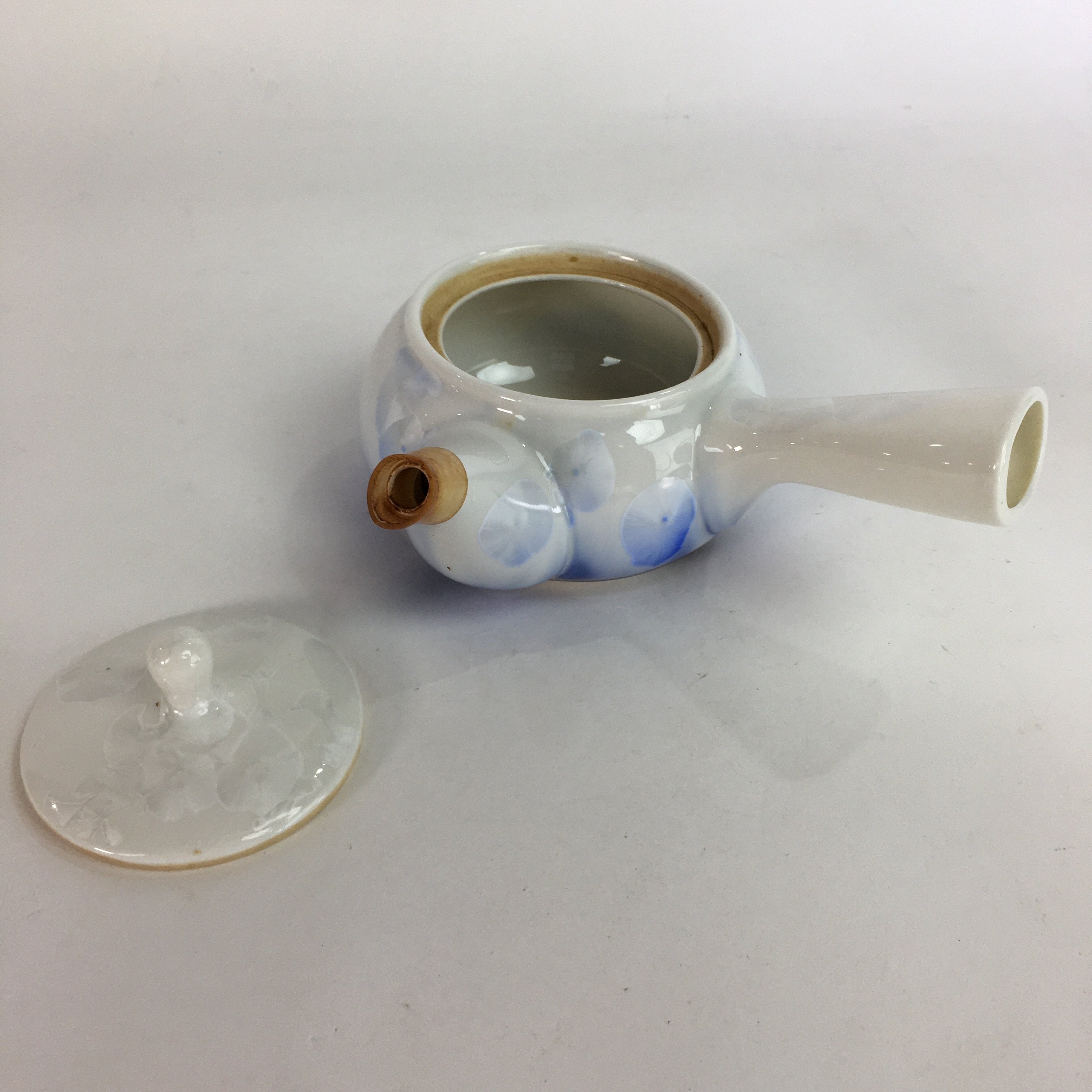 Japanese Porcelain Teapot Vtg White Blue Design Kyusu Flat net Sencha PP568