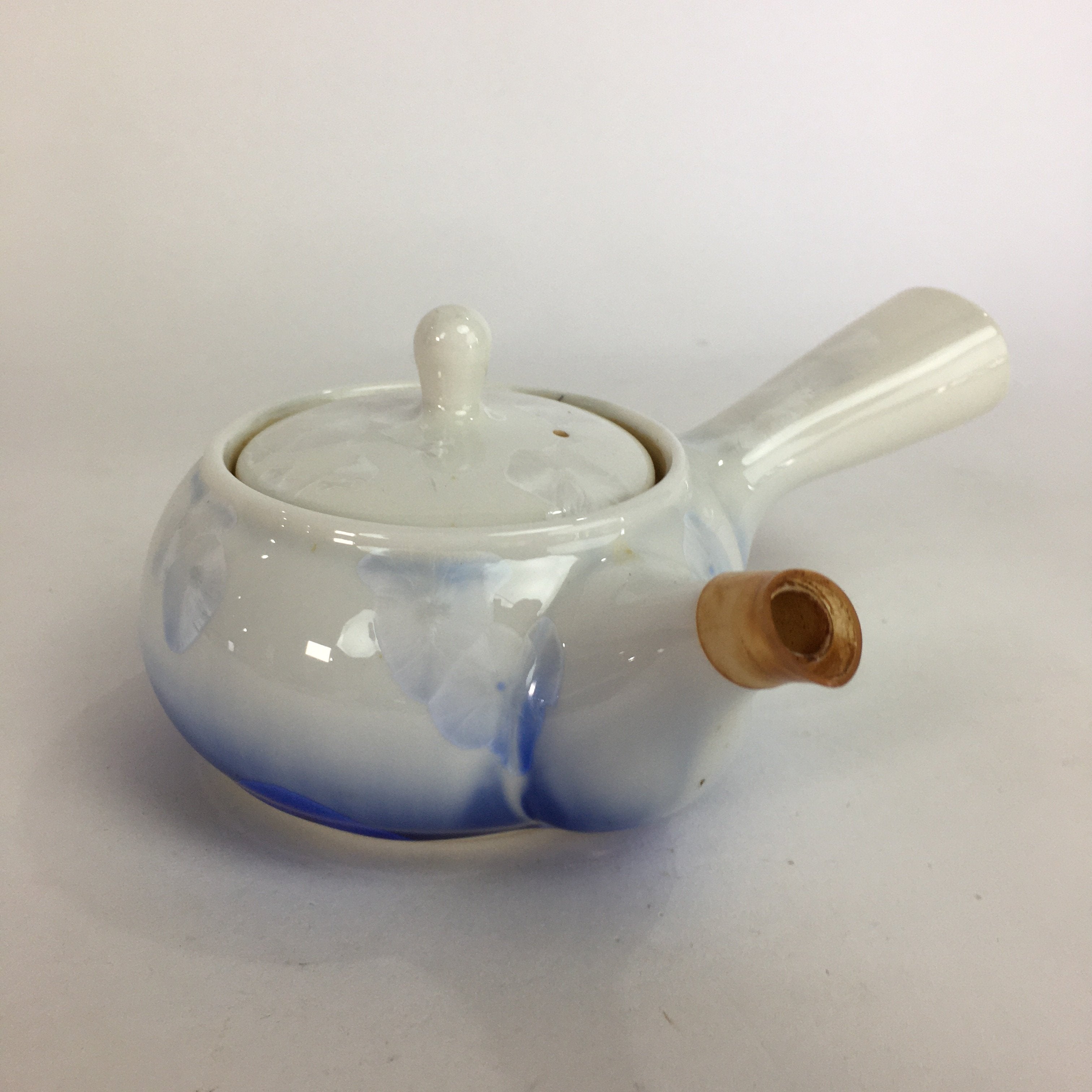 Japanese Porcelain Teapot Vtg White Blue Design Kyusu Flat net Sencha PP568