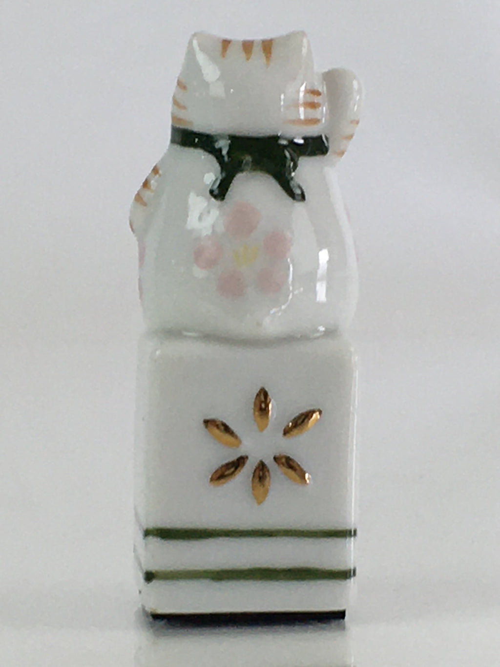 Japanese Porcelain White Cat Vtg Manekineko Figurine Okimono JK379