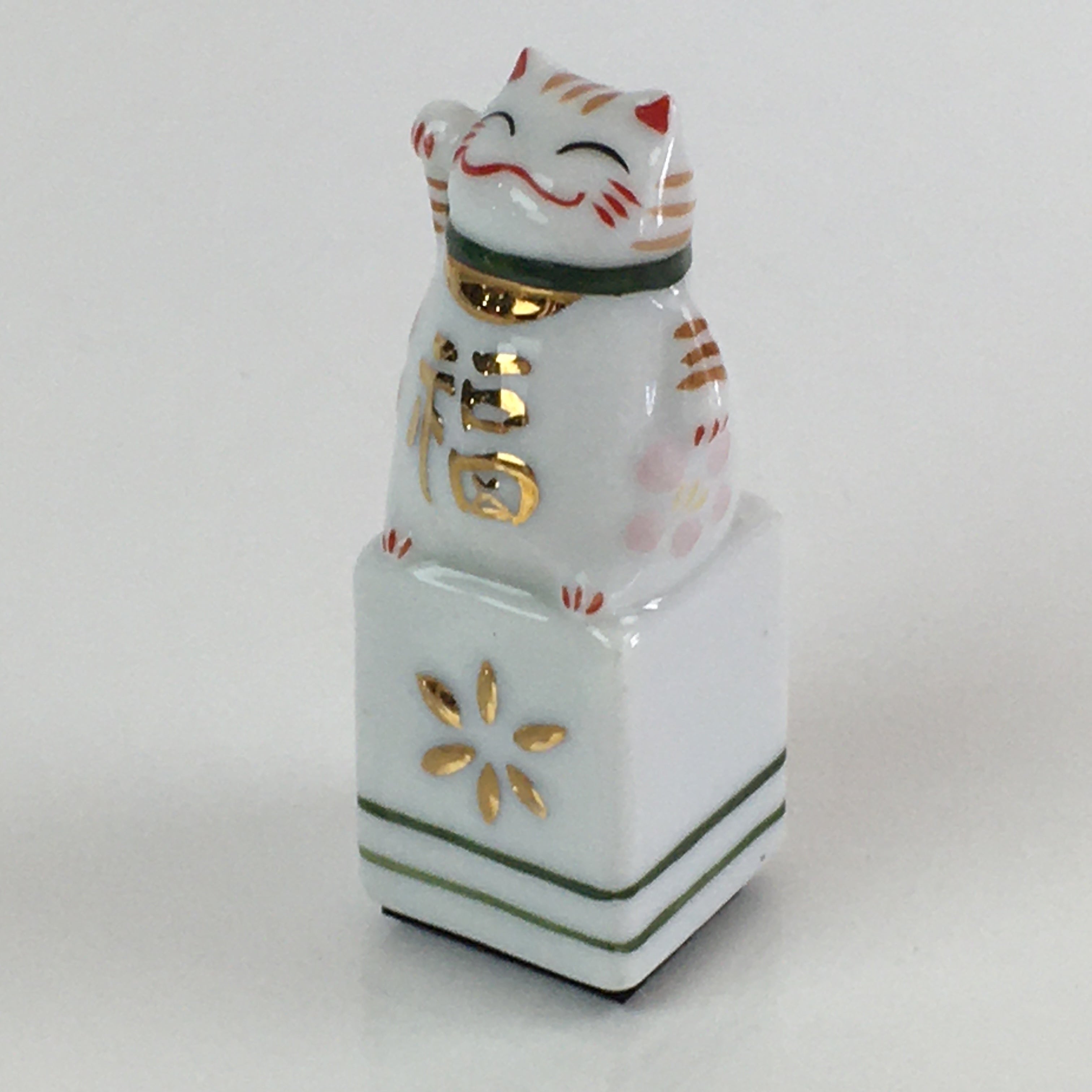 Japanese Porcelain White Cat Vtg Manekineko Figurine Okimono JK379