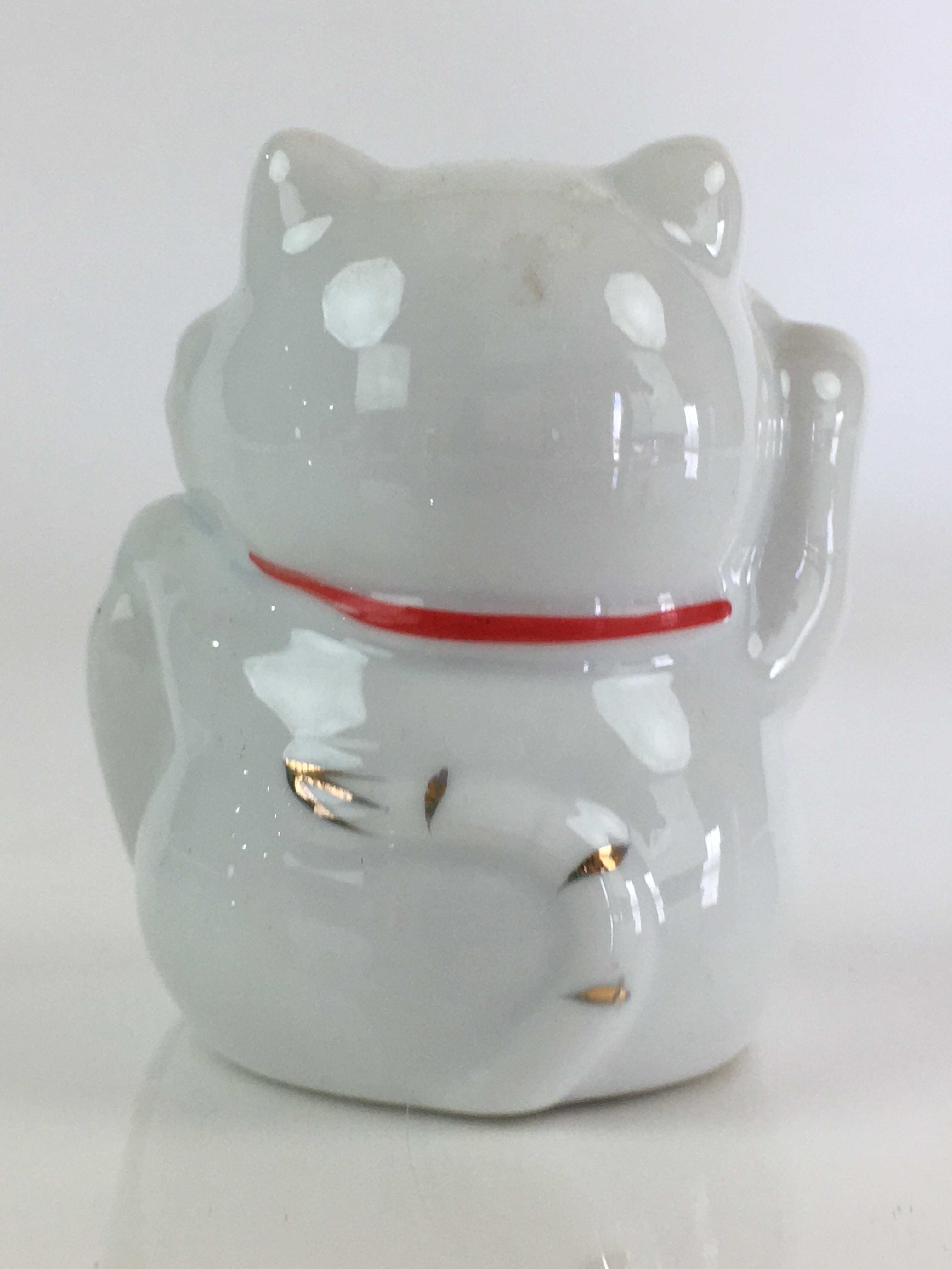 Japanese Porcelain doll White Cat Vtg Manekineko Figurine Okimono Good Luck BD824