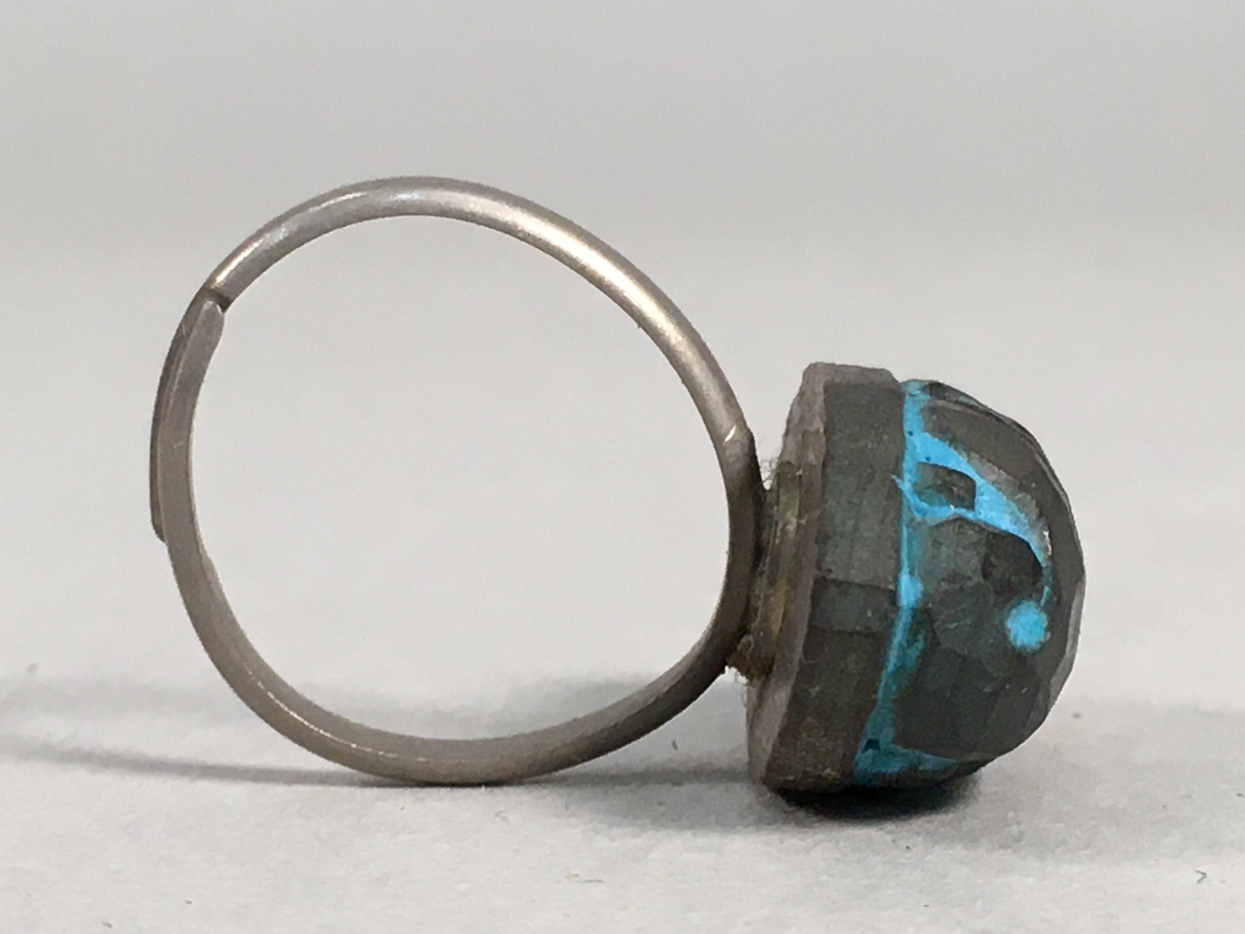 Japanese Ring Vtg Wooden Head Metal Shank Carving Almond-Shaped Blue JK64